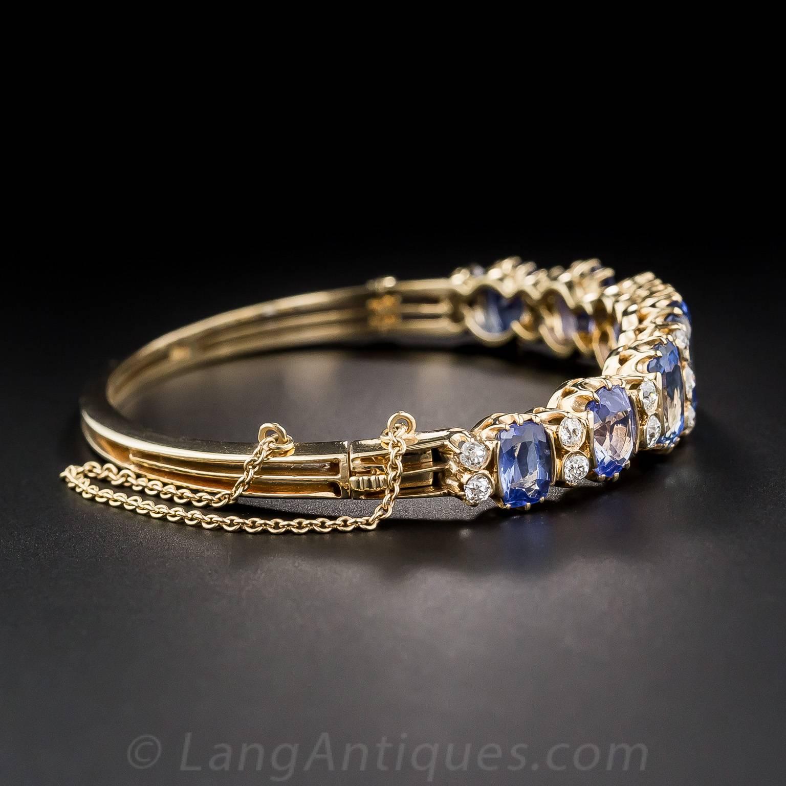 18 Carats No-Heat Ceylon Sapphire Diamond Gold Bangle Bracelet In Excellent Condition For Sale In San Francisco, CA