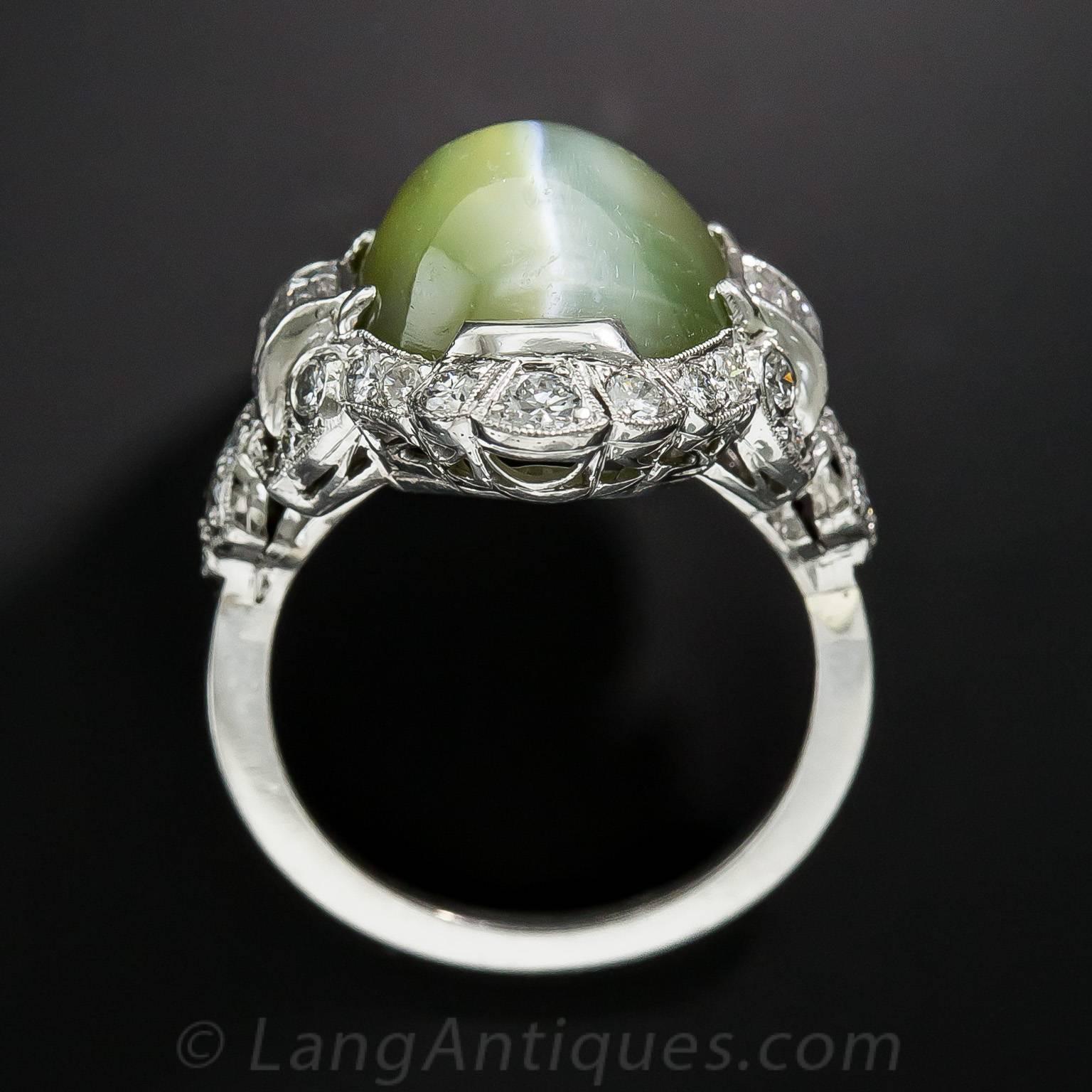 Art Deco 18.50 Carat Chrysoberyl Cat's-Eye Diamond Platinum Ring For Sale 2