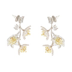 Pendientes colgantes «Golden Blossom Diamond» de Studio Rêves, en oro de 18 quilates