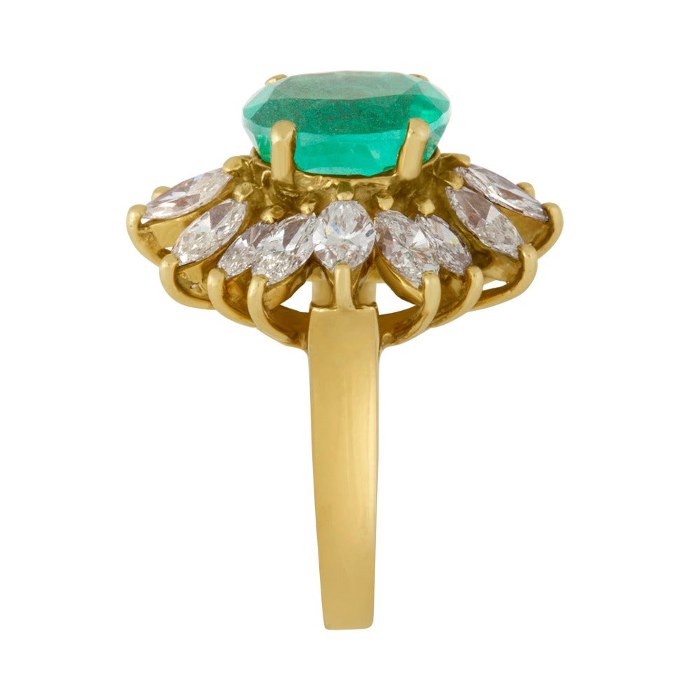 Emerald Diamond Gold Sunburst Ring In Excellent Condition In New York, NY