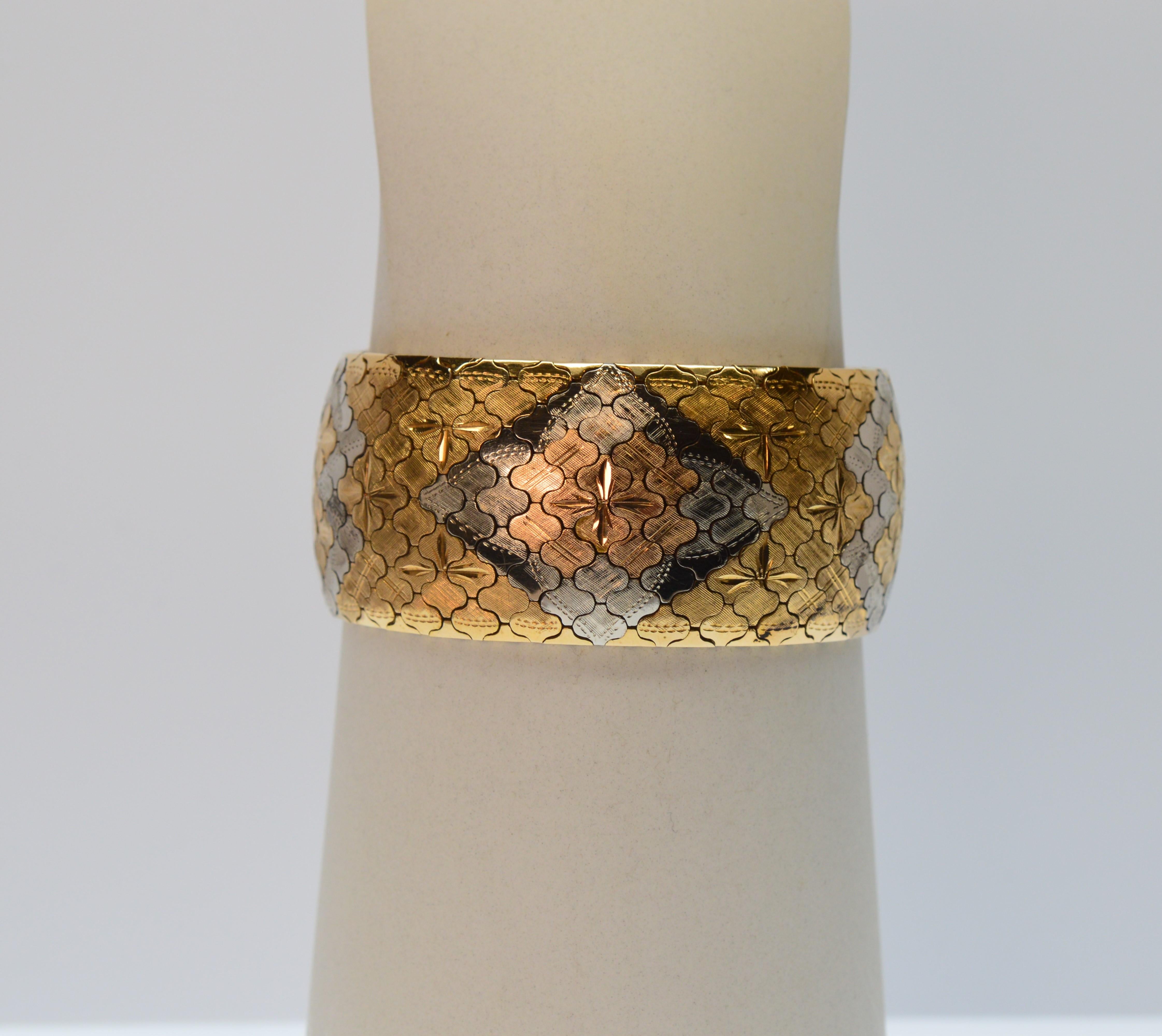 Italian Tri Color 18 Karat Gold Wide Geo Flex Link Cuff Bracelet  In Excellent Condition For Sale In Mount Kisco, NY