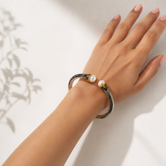 Bracelet rigide Konstantino en argent sterling 925 et or 18 carats, avec perle de culture « Nemesis », 7"