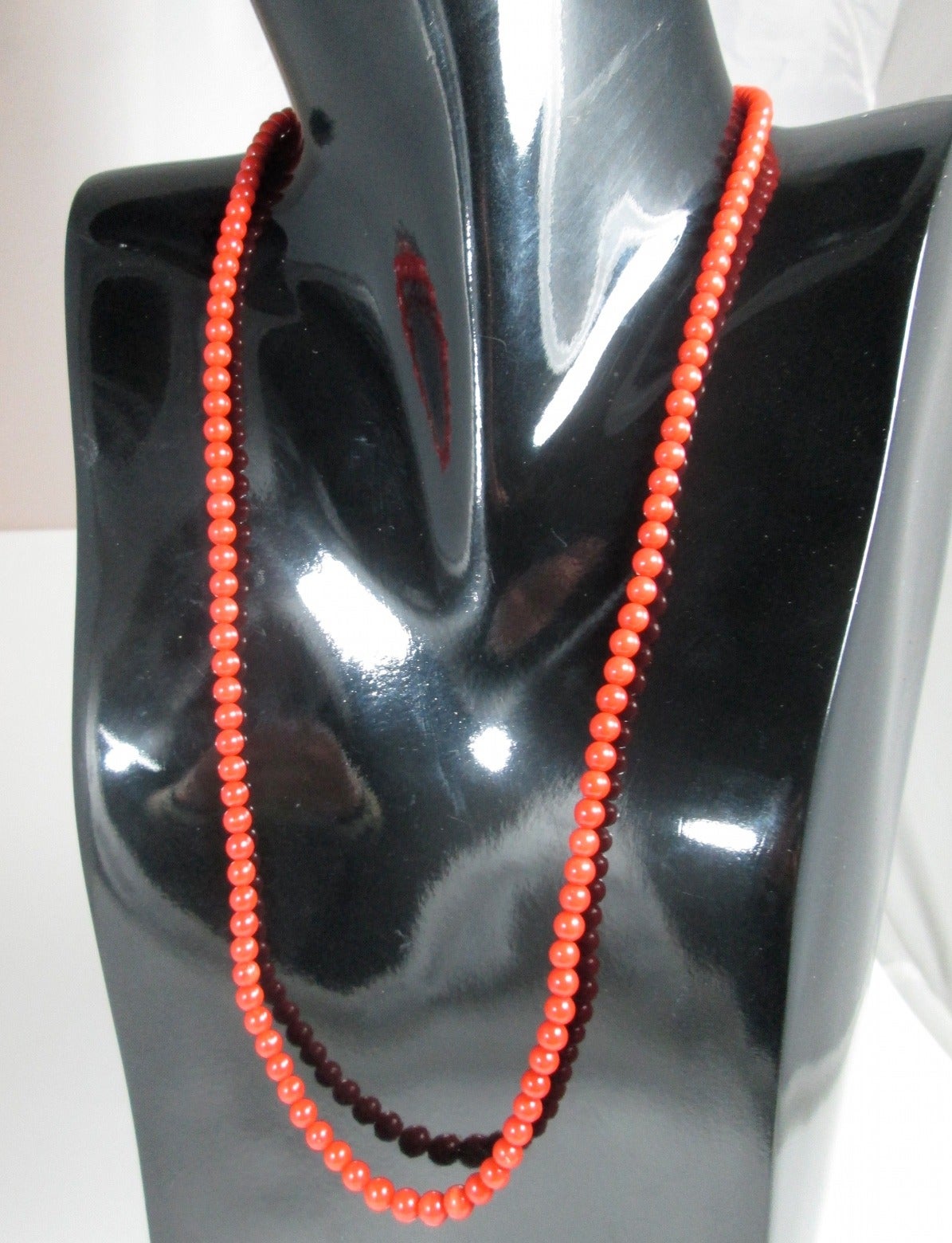 6mm Coral Bead Necklace In Excellent Condition In Firenze, IT