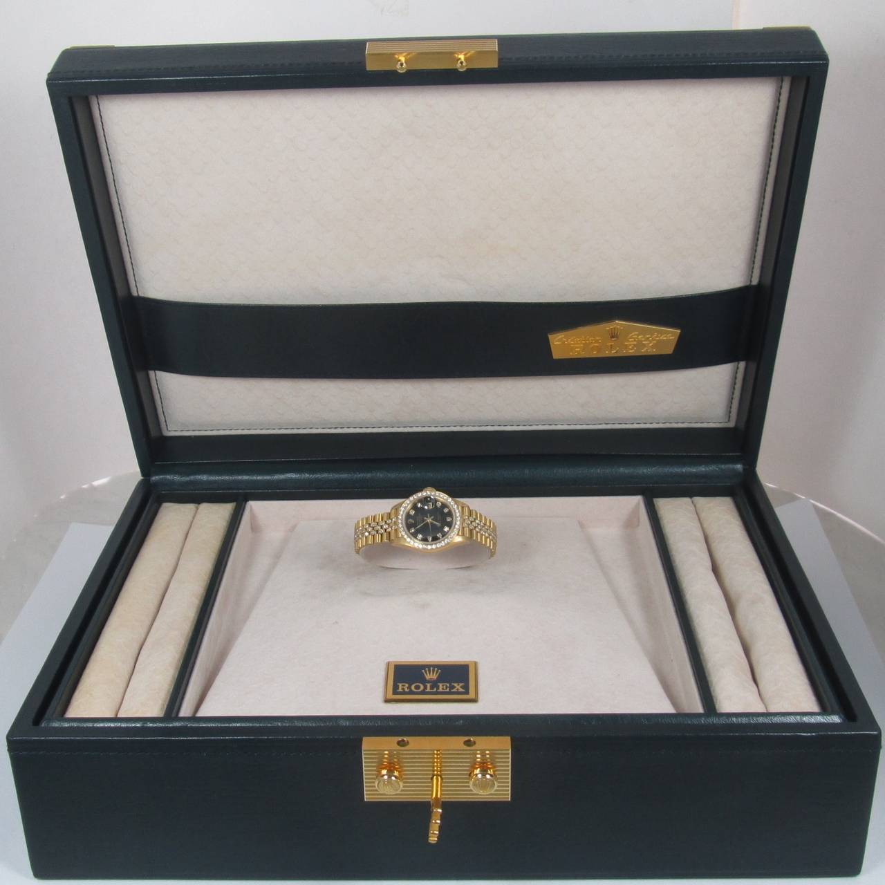 Signed Rolex, Datejust Model, Ref. 69138, Case n° L787444, sold in 1991

Cal. 2135 automatic movement, 29 jewels, diamond-set numerals, sweep centre seconds, magnified aperture for date, tonneau-shaped water-resistant-type case, diamond-set bezel,