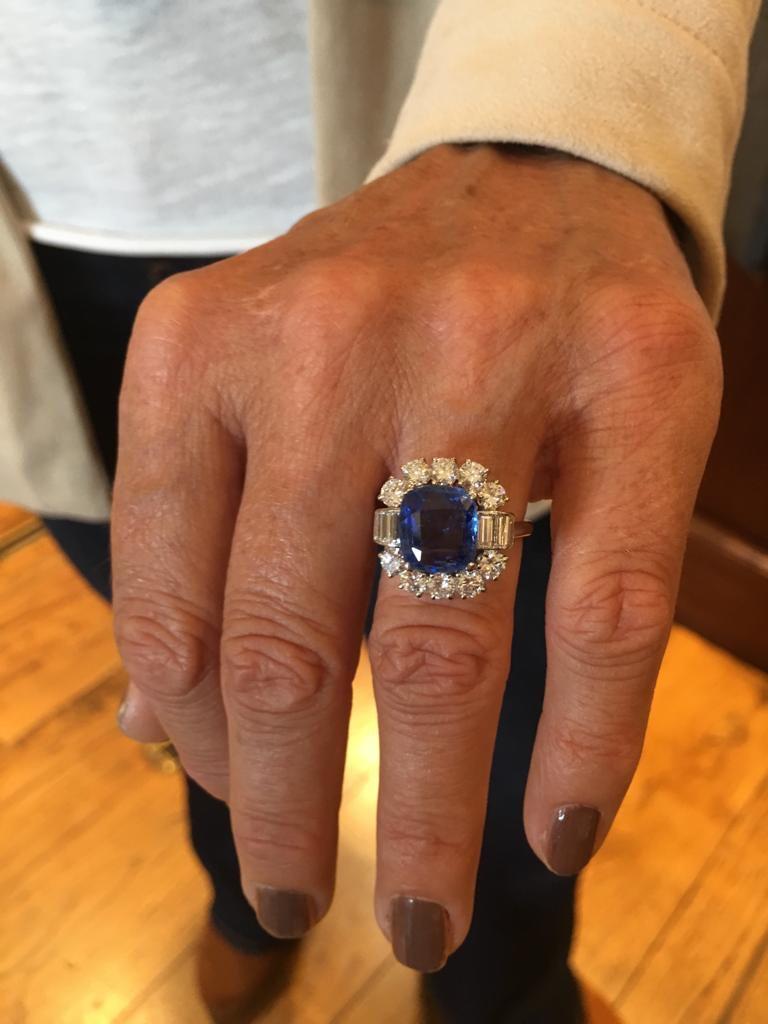 Ring mit gemischtem Saphir im Kissenschliff, 4,32 Karat, keine Hitze und Diamant  im Zustand „Hervorragend“ im Angebot in Firenze, IT
