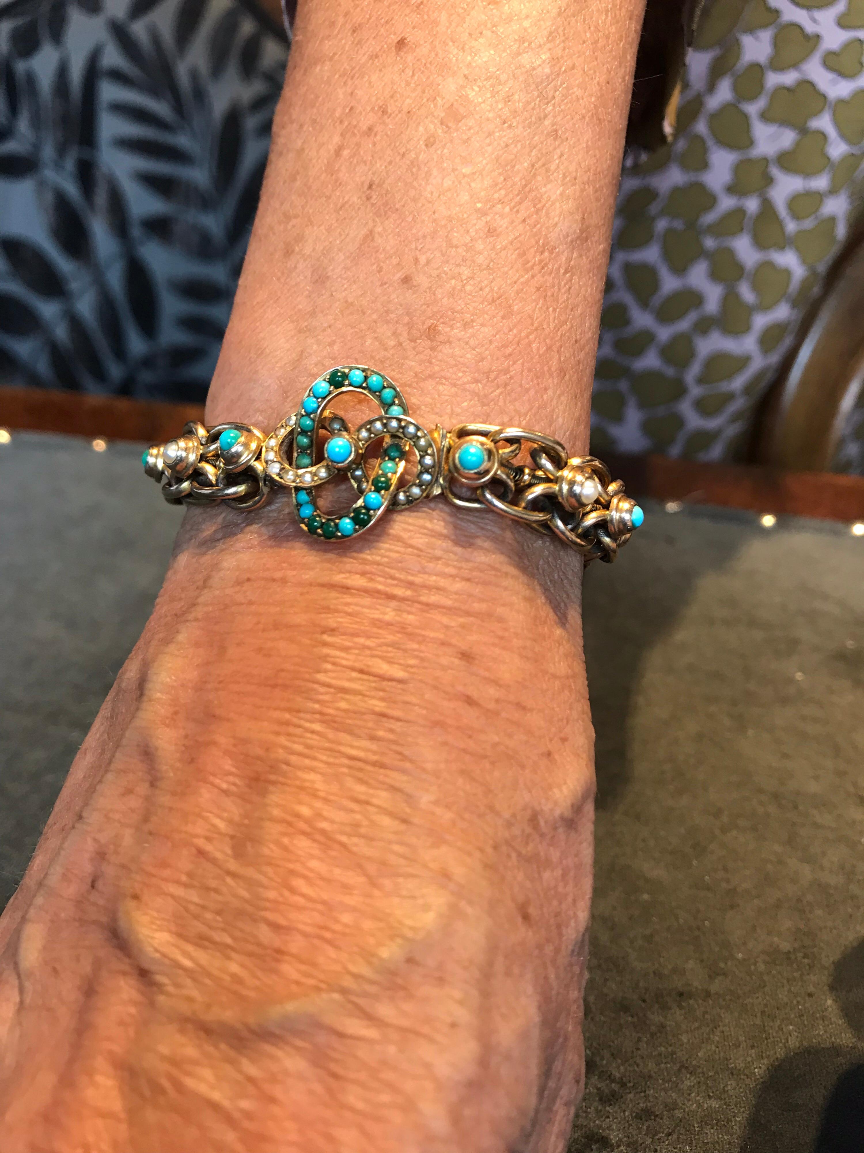 Early 20th Century 9 Carat Gold Turquoise and Split Pearl Bracelet In Good Condition In Firenze, IT