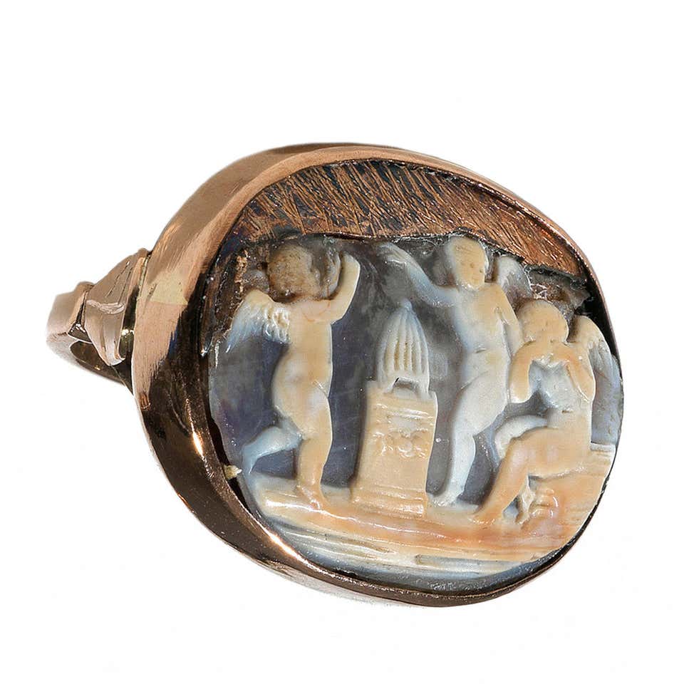 Italian Neoclassical Cameo Gold Putti Ring, circa 1820 at 1stDibs