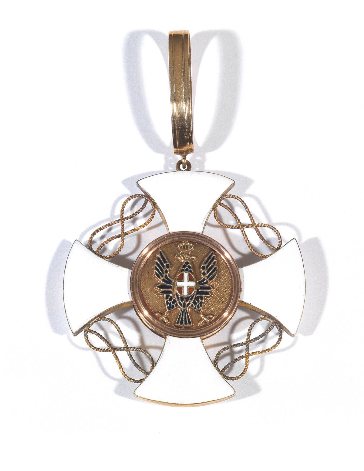 The cross with curved edges, enamelled in white, with the so-called Savoy knots between the arms of the cross. The front central disc featured the Iron Crown of Lombardy on a blue enamel background. The back central disc with a black-enameled eagle