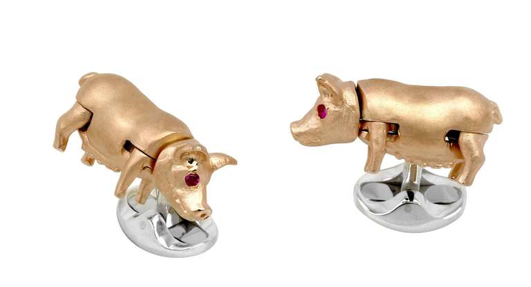 BERNARDO ANTICHITÀ PONTE VECCHIO FLORENCE
Part of the MechAnimals™ Collection for Autumn Winter 2014, these exquisite rose gold plated pig cufflinks are set with ruby eyes and have a moveable head and moveable legs.

With a full set of Deakin &