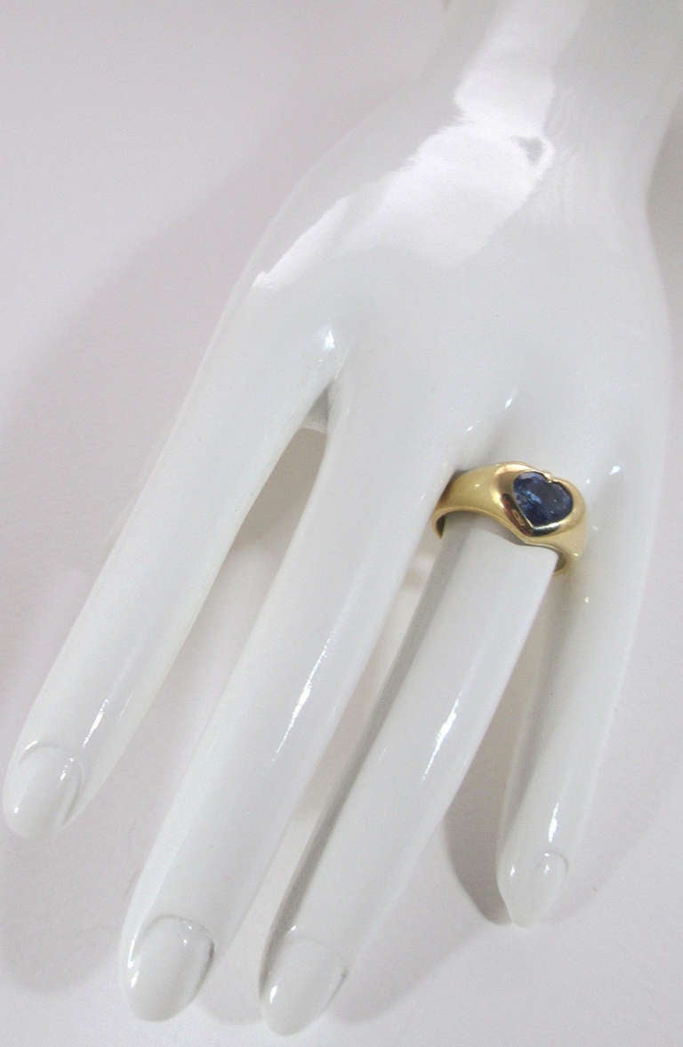 Classic yet prominent cocktail ring created by Bulgari in Italy in the 1980's. It features an approx. 2.25 carat natural Ceylon heart-shape sapphire. The ring is made of yellow gold.

The ring is size 7 and can be re-sized if needed.    