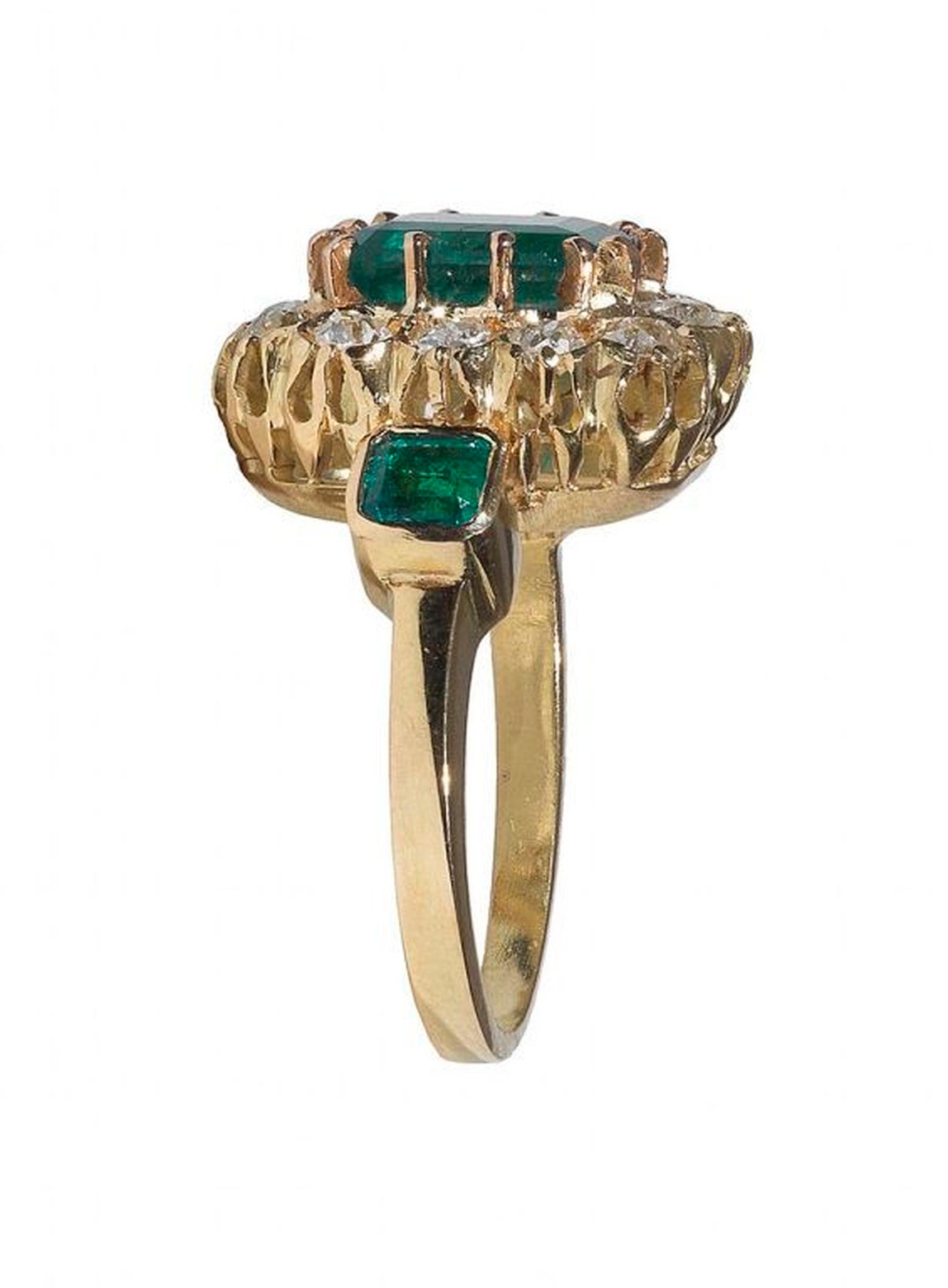 PLEASE NOTE: OUR PRICE IS FULLY INCLUSIVE OF SHIPPING, IMPORTATION TAXES & DUTIES.

The square cut claw set Colombian emerald weighing appoximately 2 cts, bordered by old cut diamonds weighing approximately 1,20cts, a square cut emerald collet