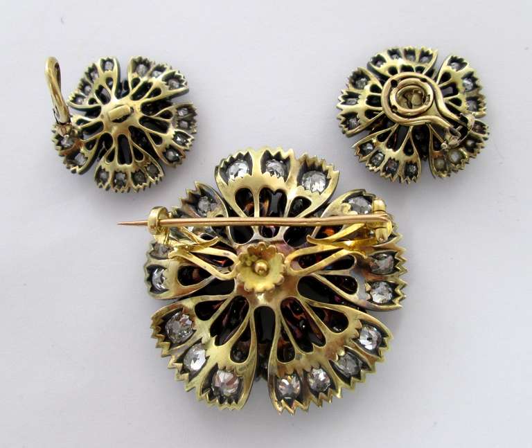 Set with old european cut diamonds, the brooch and matching earrings designed as a carnation flower. Mounted in silver and gold.

Detachable brooch fitting

Original leather fitted box

Diameter of the brooch. 40 mm
Diameter of the earrings: