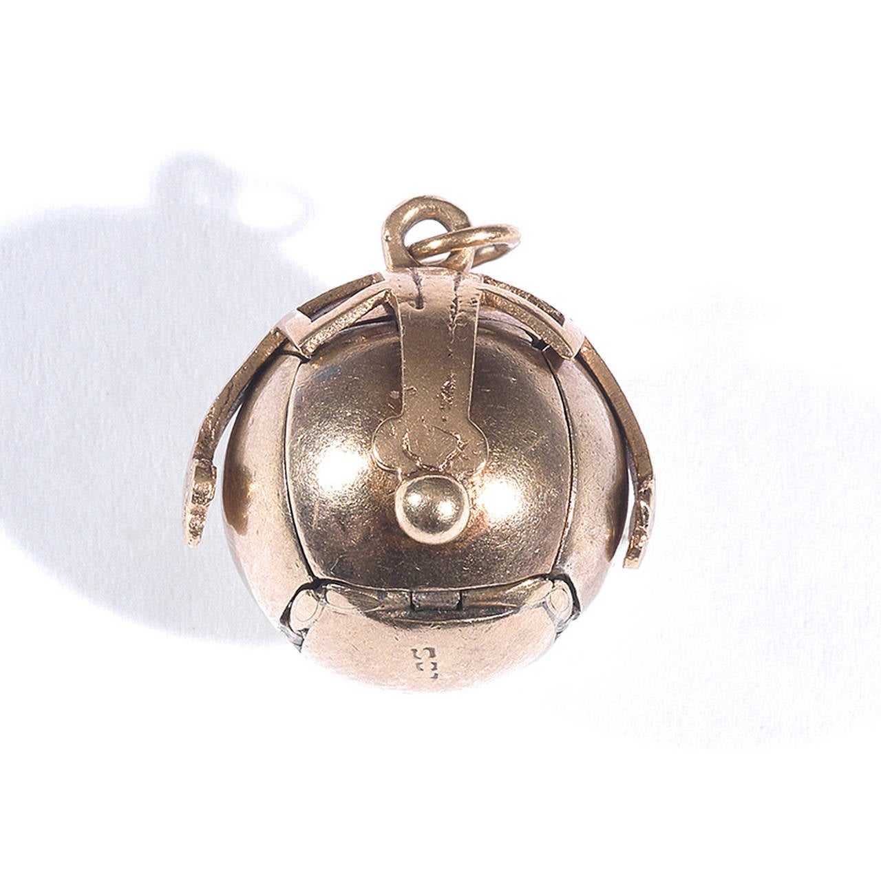 Of typical sphere design opening to form a cross and engraved with Masonic symbols

Mounted in 9Kt gold

51 mm long when open, 17 mm diameter when closed