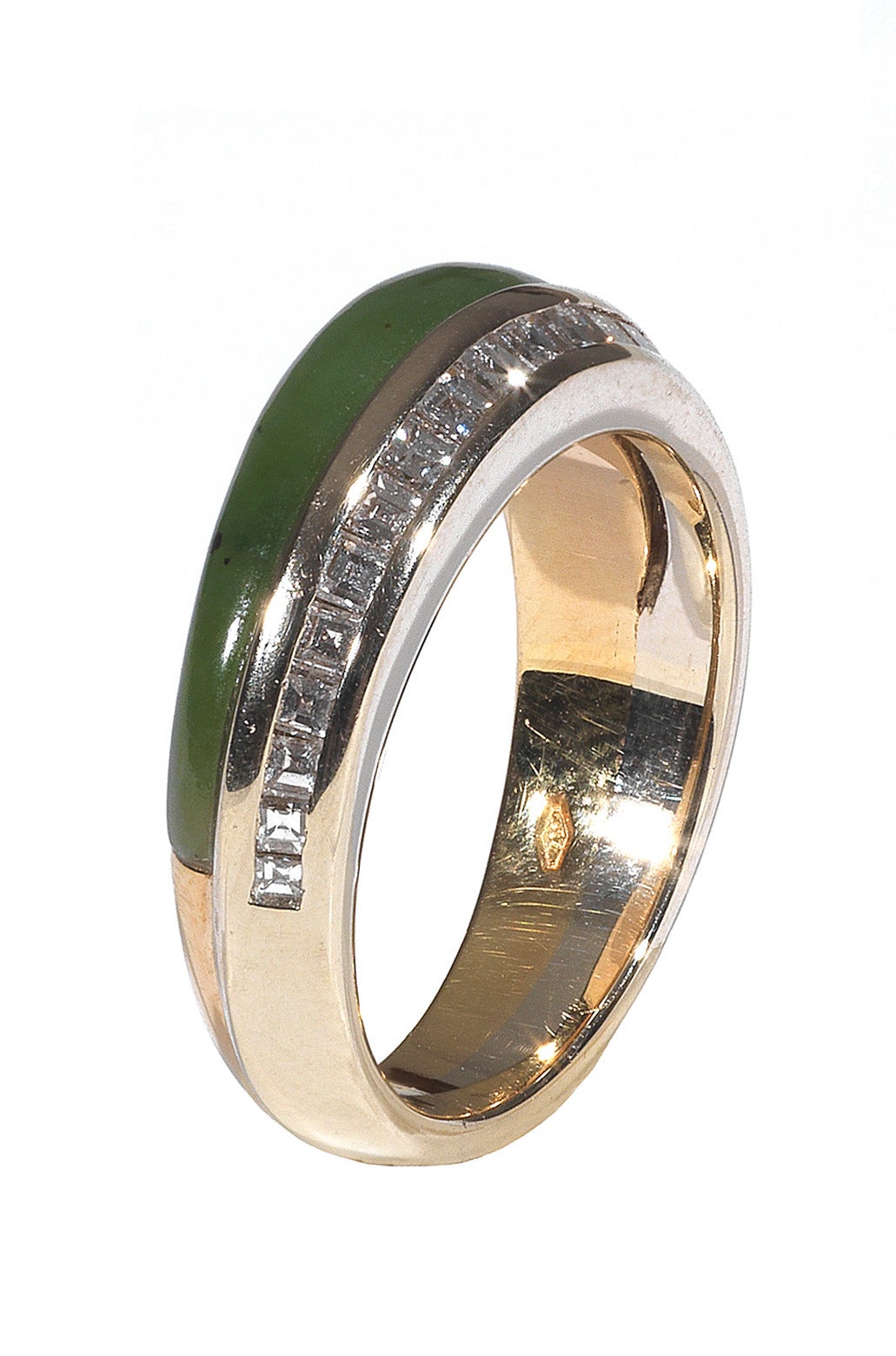 
Of Modernist design with deep green jade and carre cut diamond.

Weight: 7.6 gr

Size 7