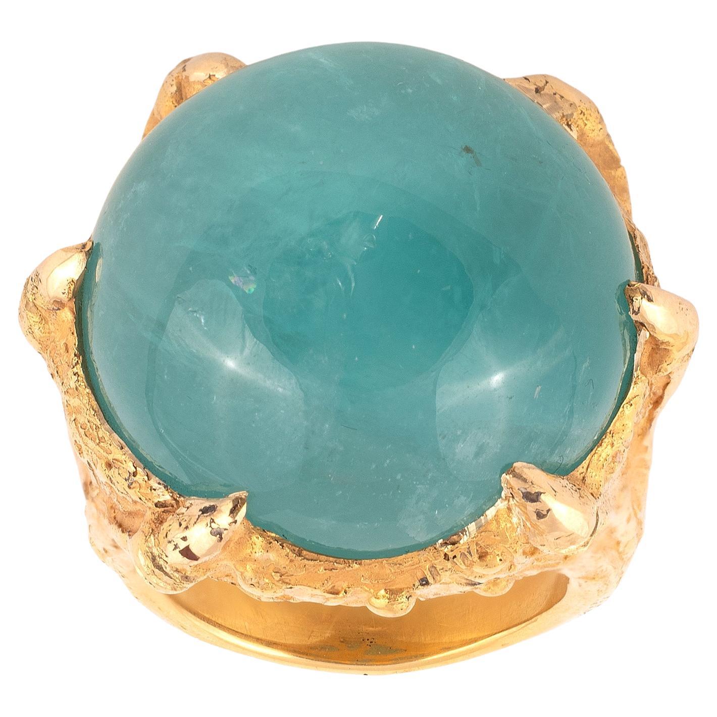 
Cabochon-Smaragd, der Ring ist als Adlerkralle modelliert, Smaragd ca. 20ct.
Gewicht: 43,1gr.
Größe: 7 1/2