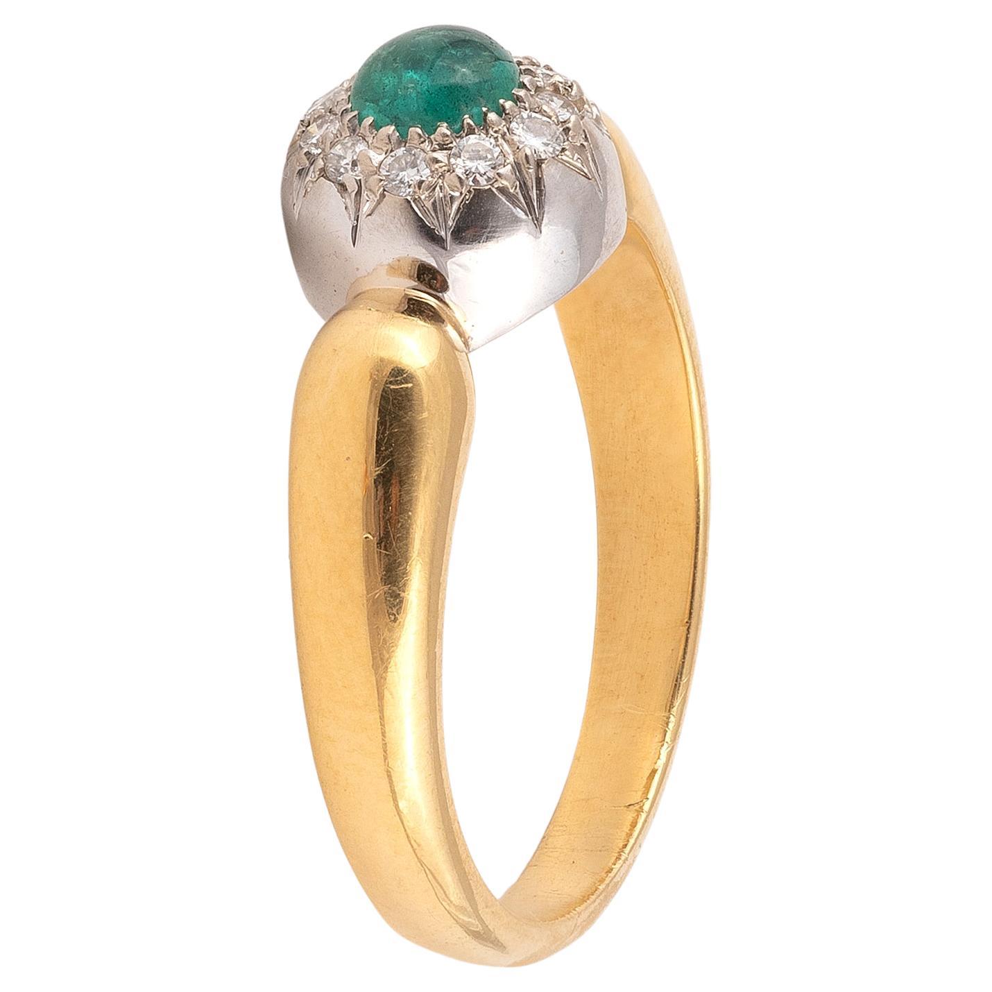 

Cabochon Smaragd und Diamant-Cluster-Ring
Größe: 7