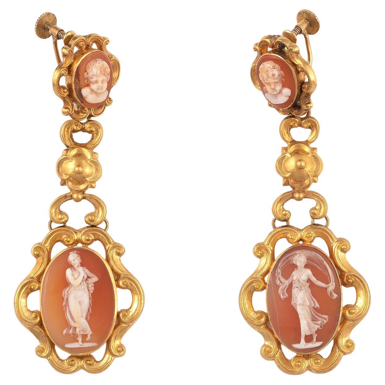 Victorian Pair of Mid-19th Century Cameo Earpendants French For Sale