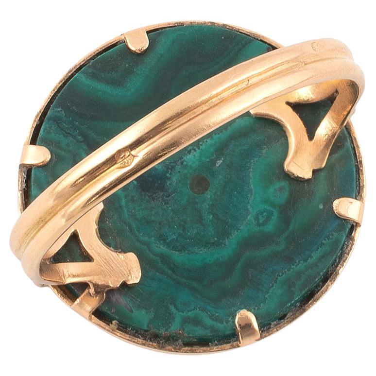 Yellow gold ring, decorated with an intaglio on malachite depicting Mercury.
Ring size: 8 1/2
Weight : 7.8g. 