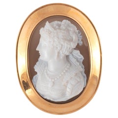 18kt Yellow Gold And Agate Cameo Brooch