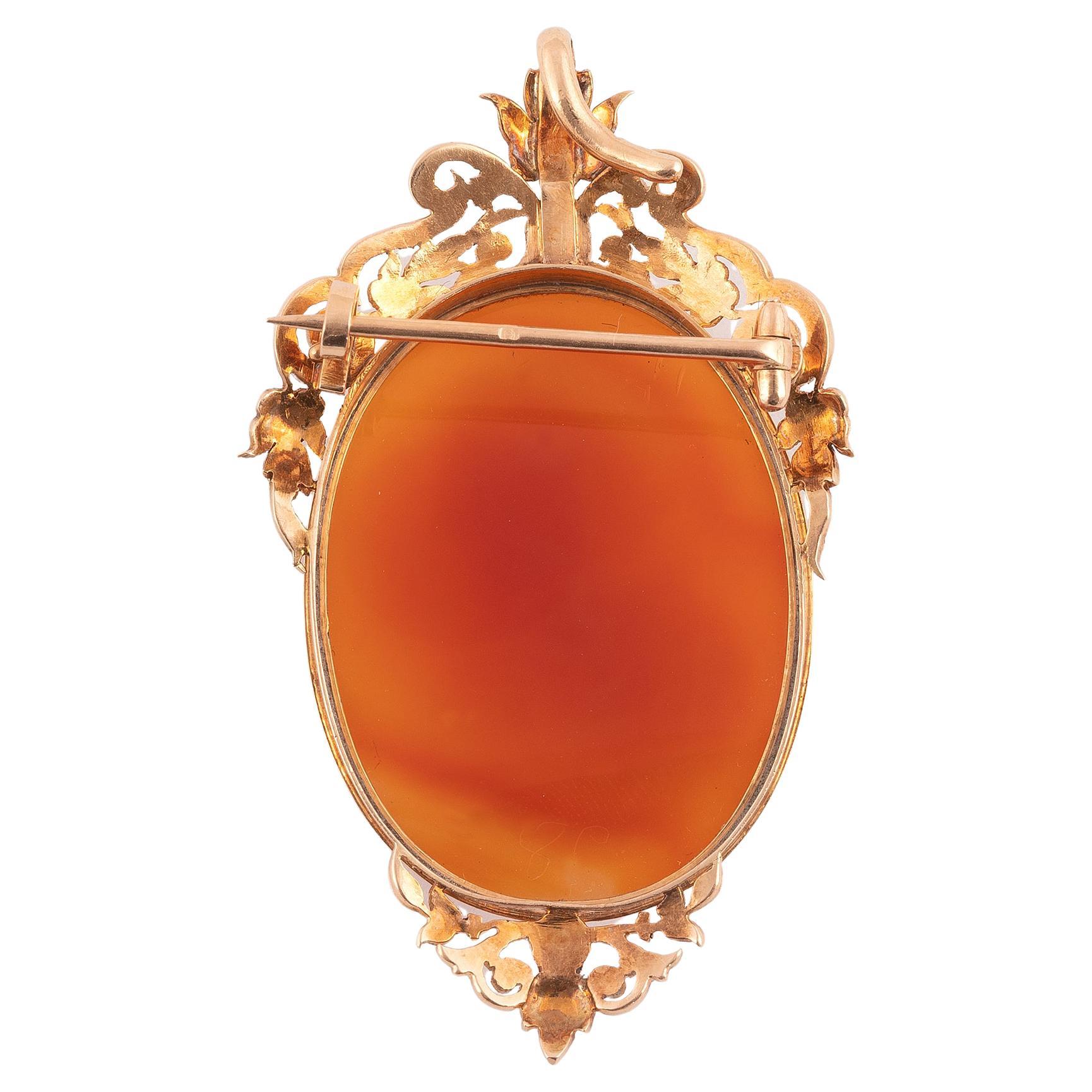 

Yellow gold brooch, adorned with a cameo on agate representing a richly dressed woman, topped with foliage and acanthus set with a pearl. 
Dimensions: 5.5 x 3 cm. 
Weight: 13.6g. 
