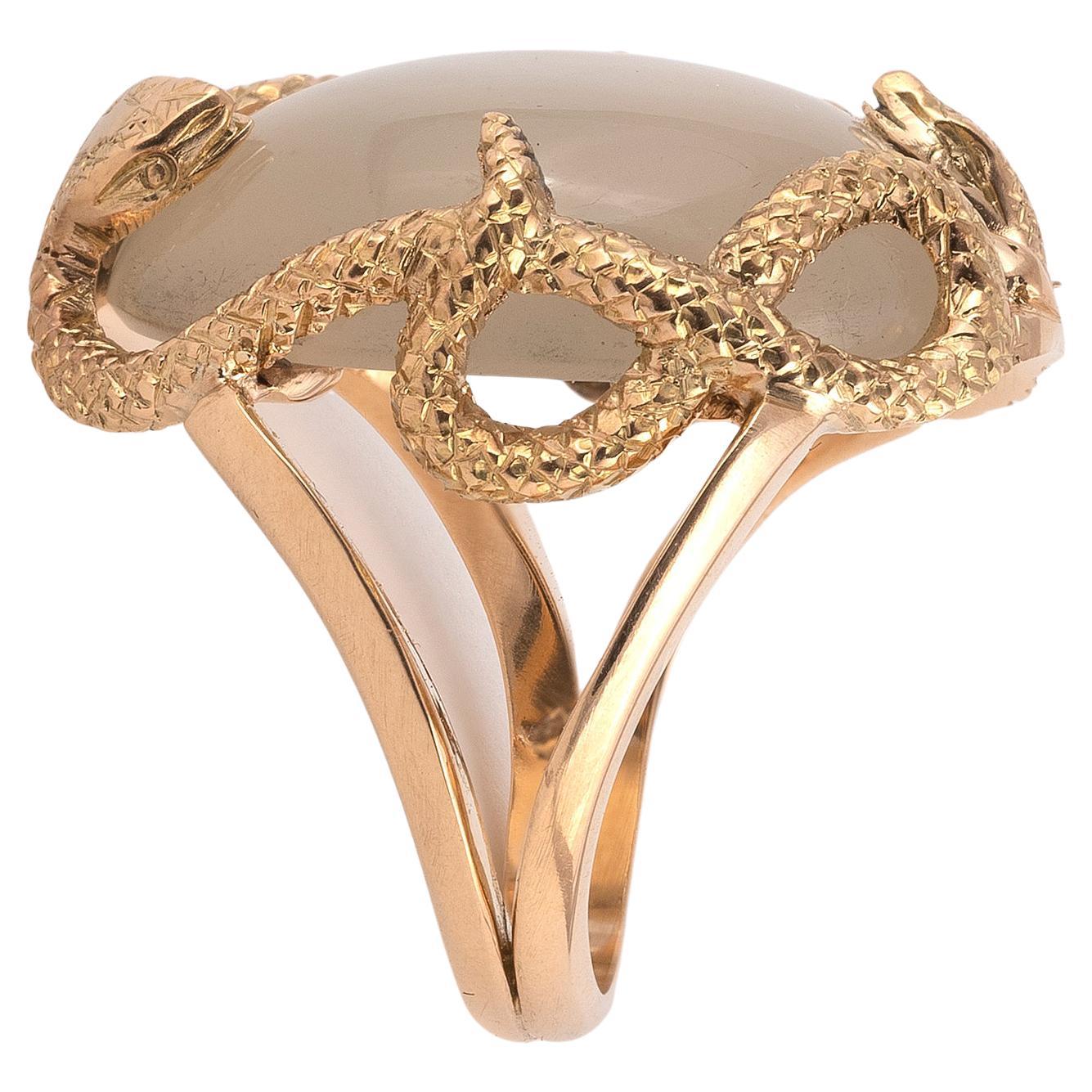 

Cabochon moonstone in the setting in yellow gold snake motif.
Size: 7
Weight: 13,7gr.