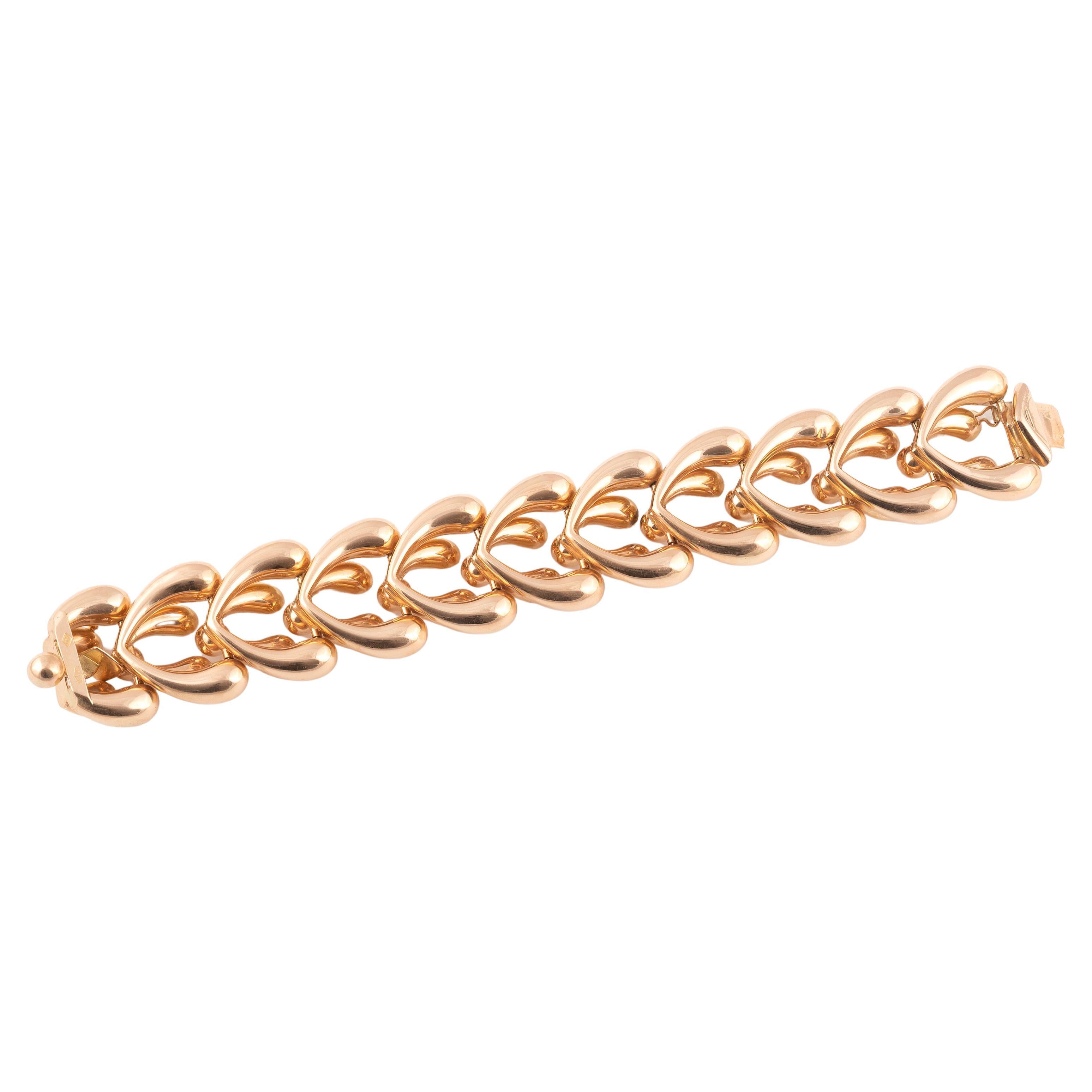 

Designed as chevron shaped links, with Italian assay marks; weight approximately: 87 grams; 
Length: 21cm