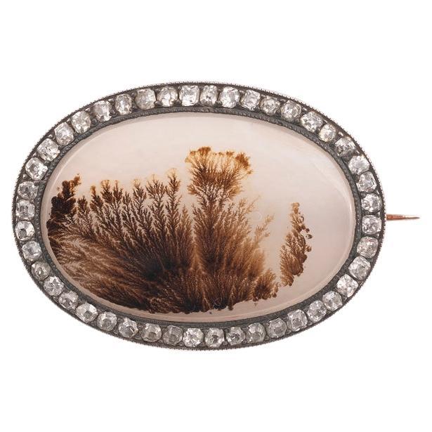 The oval moss agate within a rose-cut diamond surround, within original case length 2.3cm
Weight: 3gr.