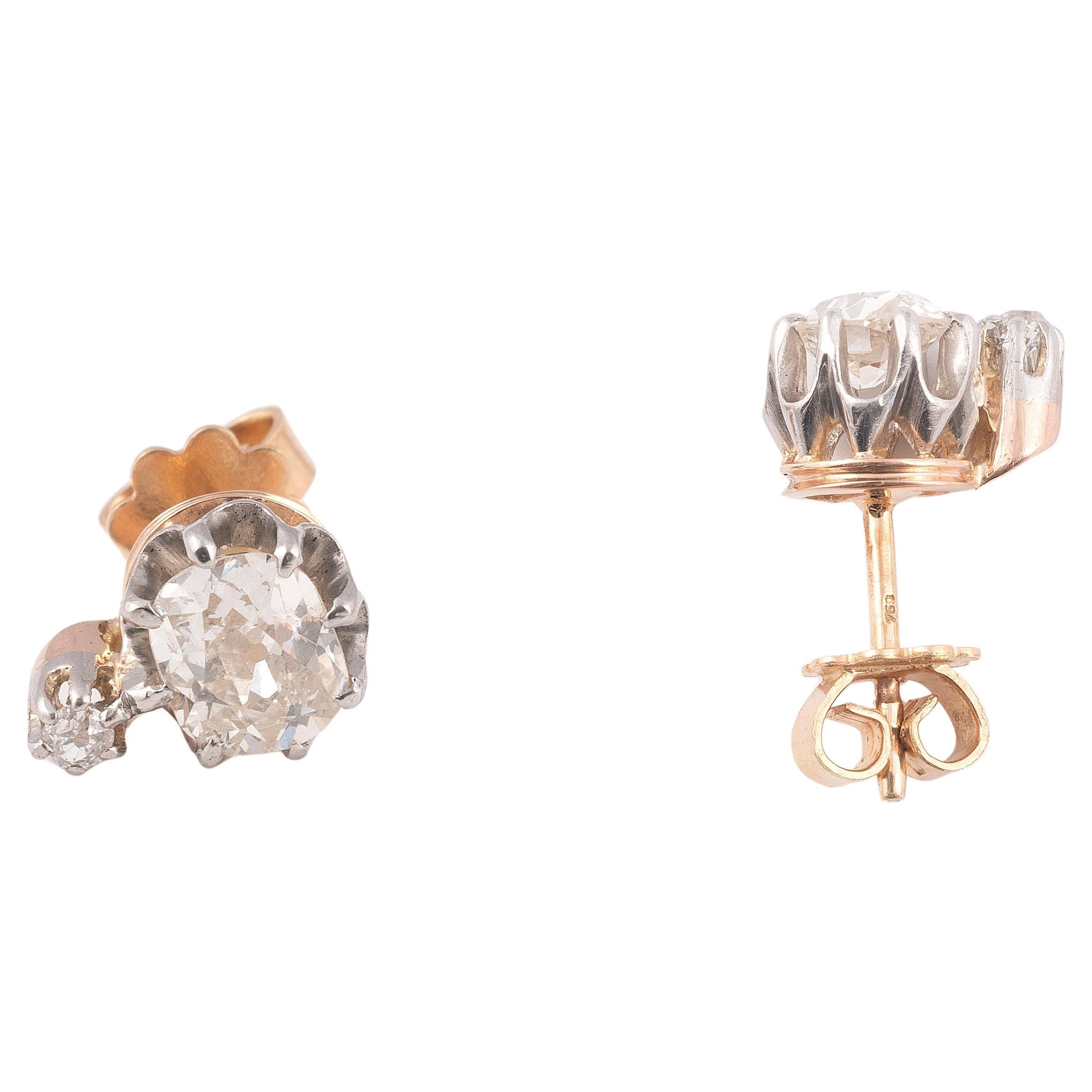 Pair of diamond earrings. Set in 18K rose gold and platinum. 
Gross weight: 3.87 g (pierced ear system). 
Diamond weight: approx. 1 carat each. 
Condition report : excellent
Diamond expert opinion: K/L color, SI purity, no fluorescence.