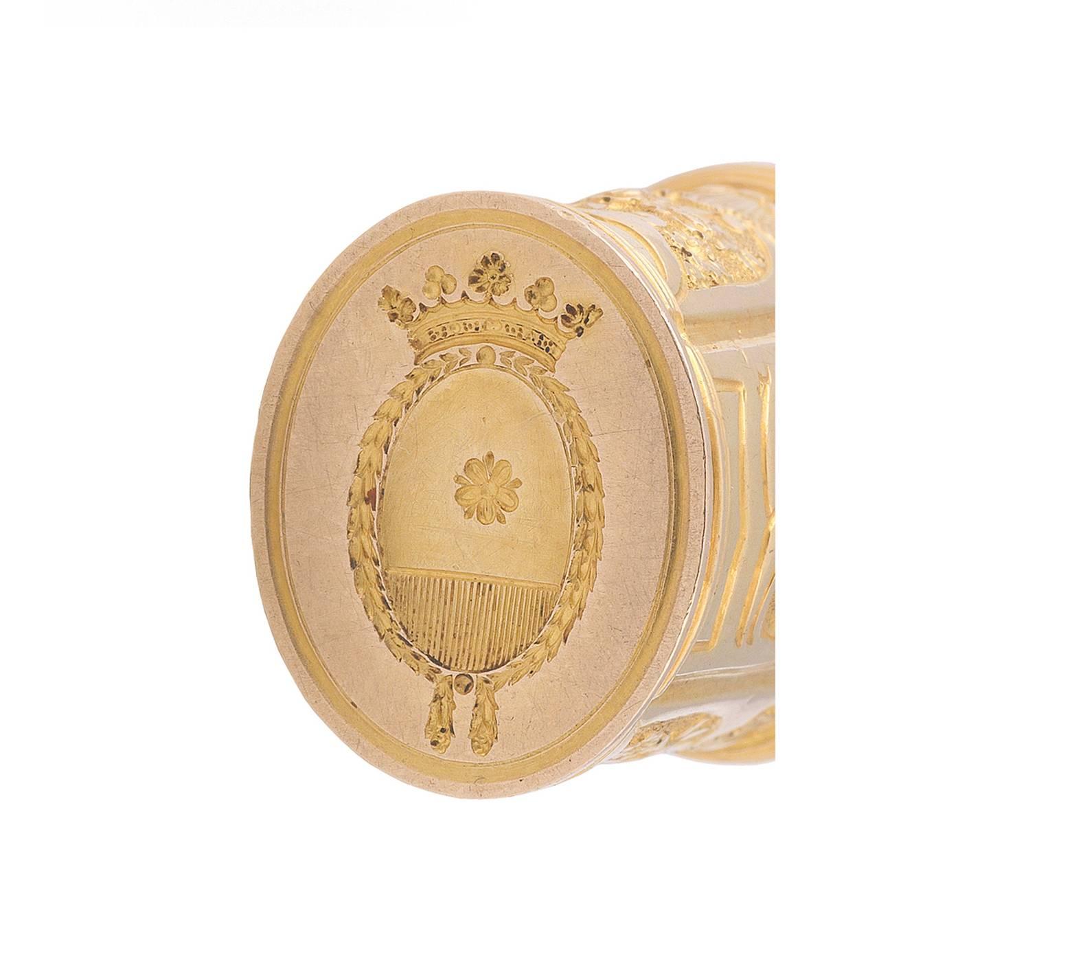 
PLEASE NOTE: OUR PRICE IS FULLY INCLUSIVE OF SHIPPING, IMPORTATION TAXES & DUTIES.

France, 1780 circa

Slightly tapering 18Kt yellow gold étui of oval section, the sides chased with shells and floral decorated panels on polished ground, the