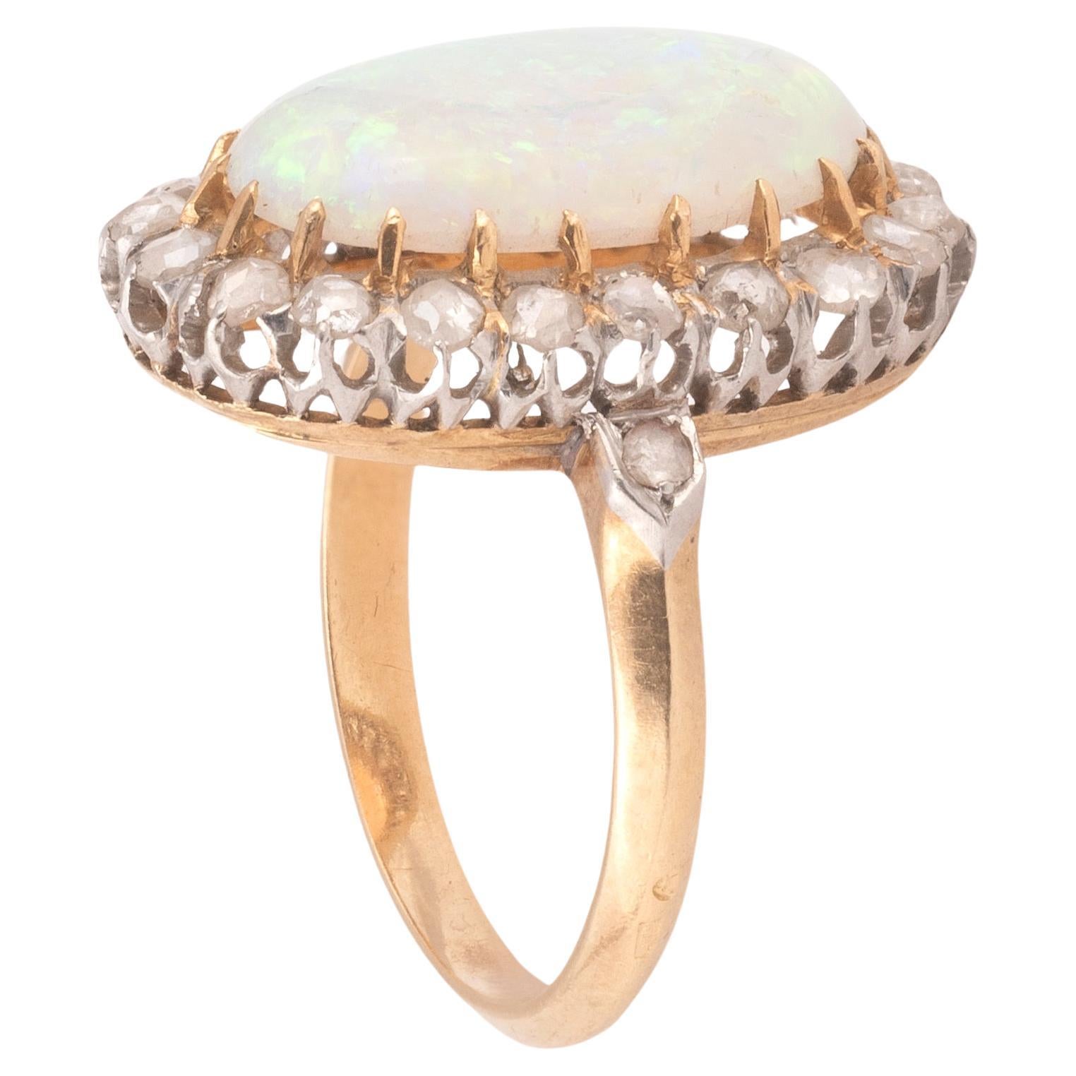 Late 19th Century 18kt Gold Diamond And Oval Opal Ring In Excellent Condition For Sale In Firenze, IT