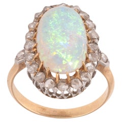 Fin du 19ème siècle Bague en or 18kt avec diamant et opale ovale