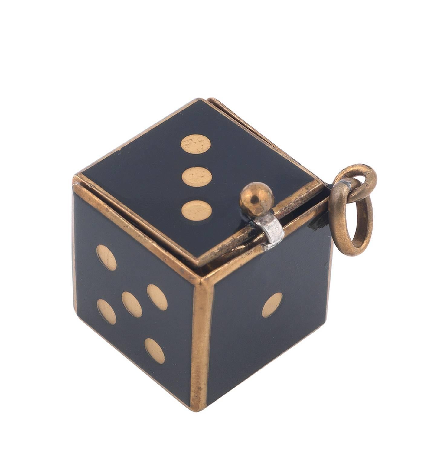 PLEASE NOTE: OUR PRICE IS FULLY INCLUSIVE OF SHIPPING, IMPORTATION TAXES & DUTIES.


The watch is contained in a gilt metal and black enamel dice shaped case with hanging ring at one side.

Manual wind movement, silvered dial with black printed