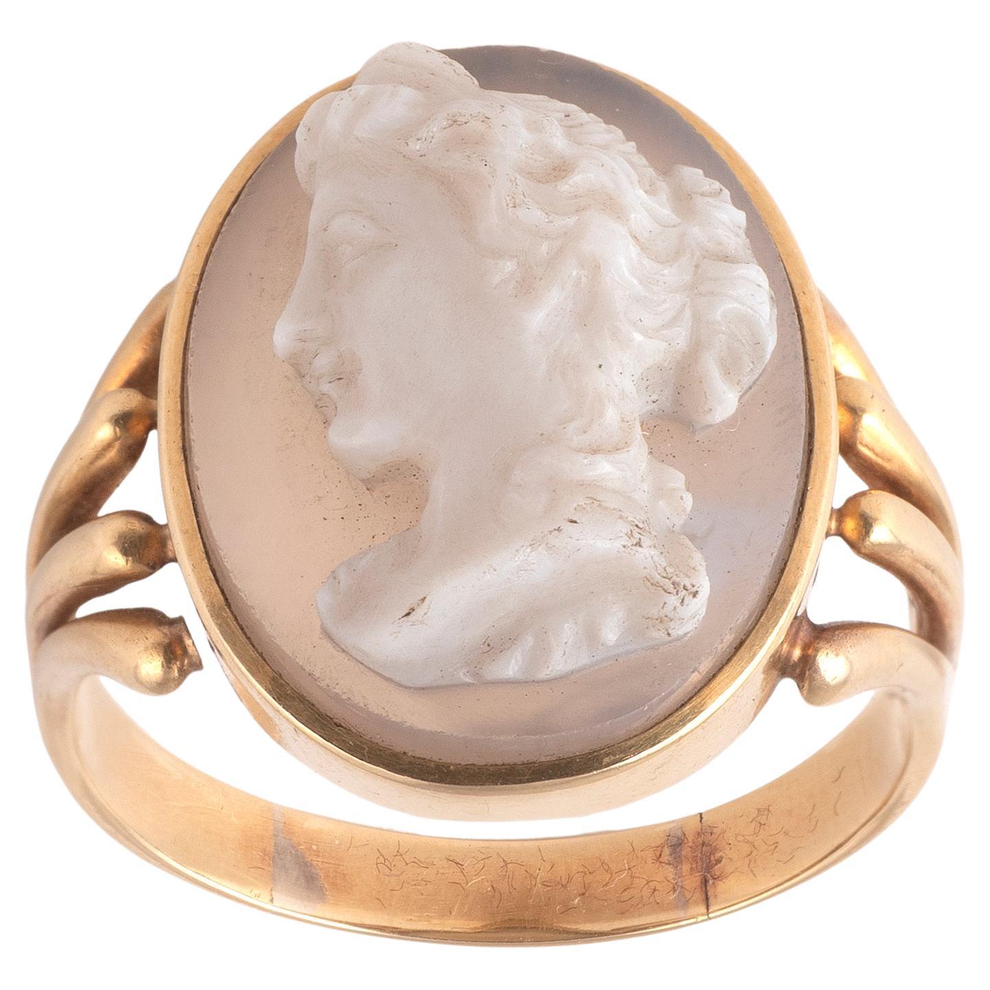 Classical Roman 18kt Yellow Gold Agate Lady Profile Cameo Men's Ring Late 19th Century For Sale
