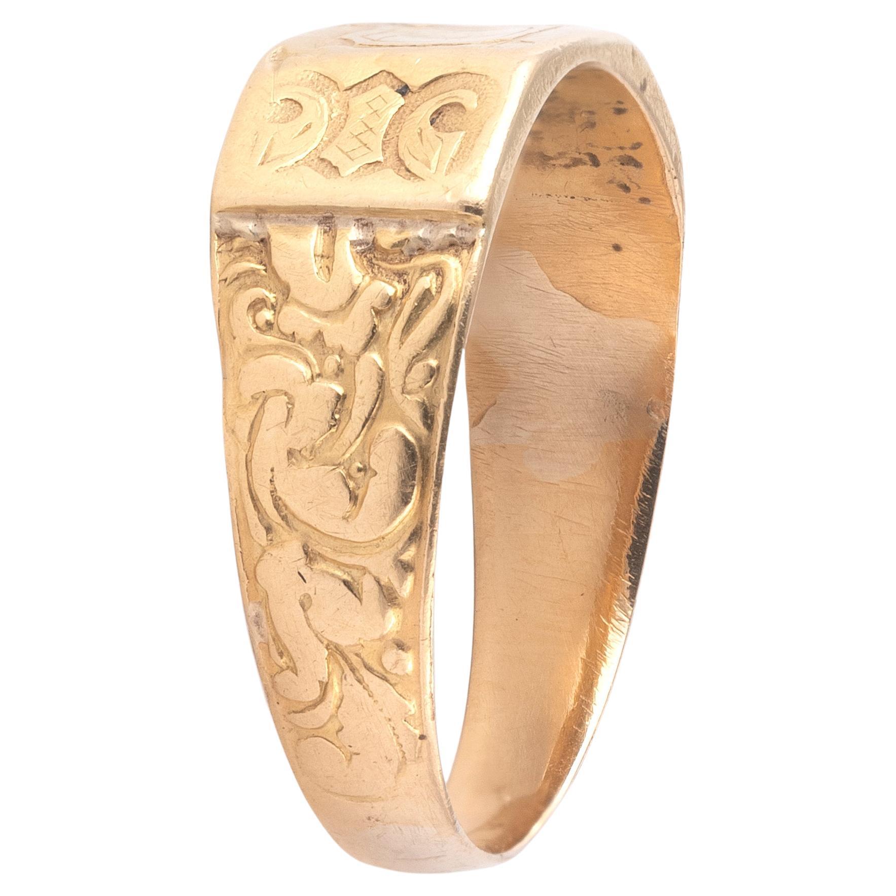 An impressive antique band ring. 
The band is in 22K gold with a lovely geometrical shape. It has a floral design at the two sides, and a geometrical design at the centre of the ring.

Period: 18th Century
Provenance: Italy
Weight: 3.6gr.
Finger