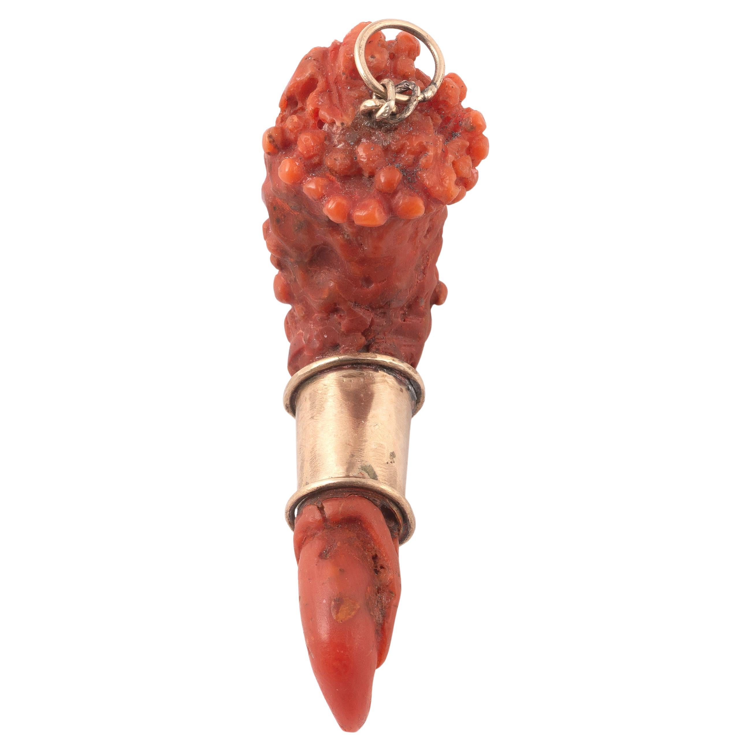 Corallum Rubrum rouge méditerranéen, sculpté en forme de Bacchus, le dieu du vin, de la fertilité, de la musique et du théâtre dans la mythologie grecque et romaine. Le personnage de Bacchus est souvent représenté avec une couronne de vignes,