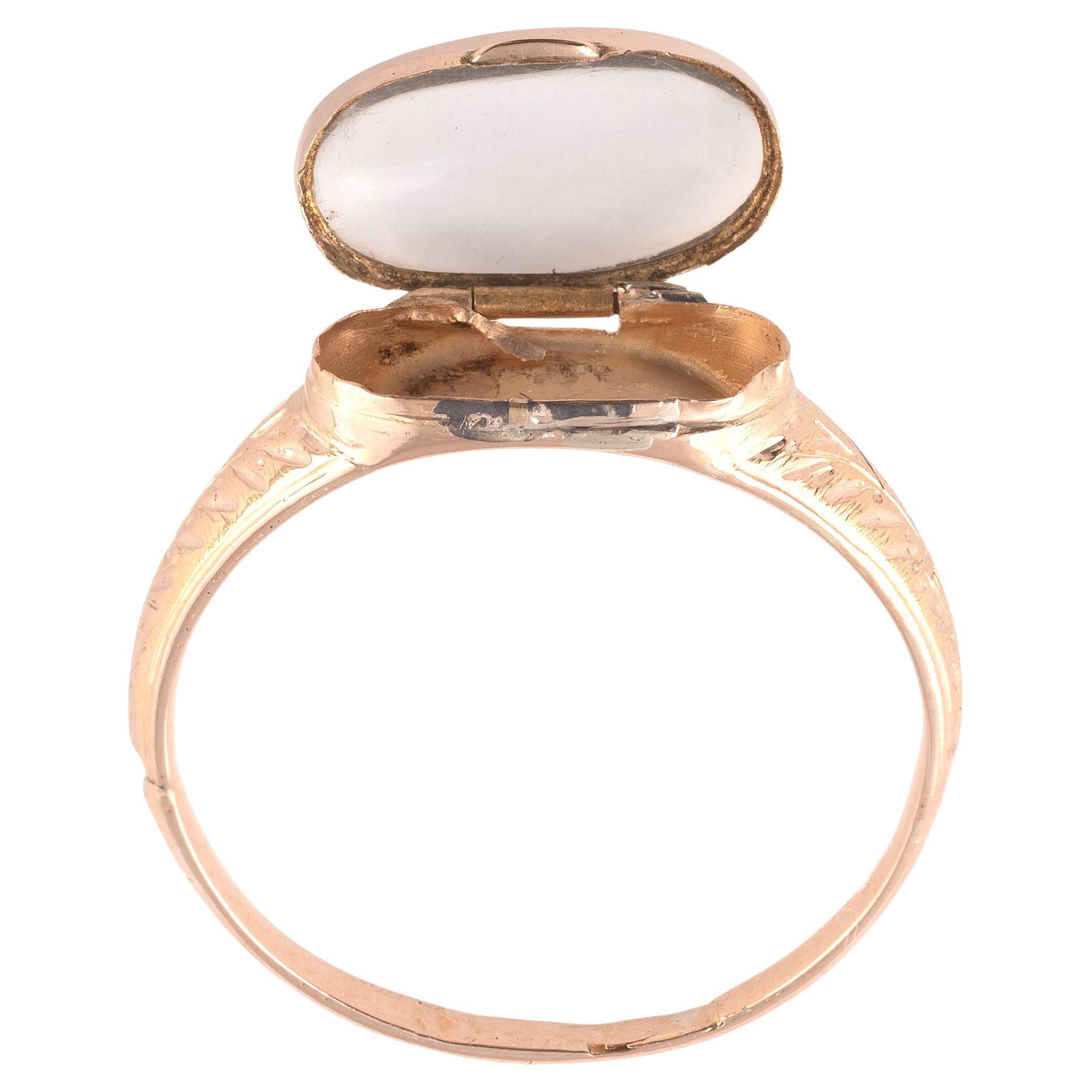 Rare Baroque 17th Century Gold & Rock Crystal Devotional Reliquary Ring In Excellent Condition For Sale In Firenze, IT