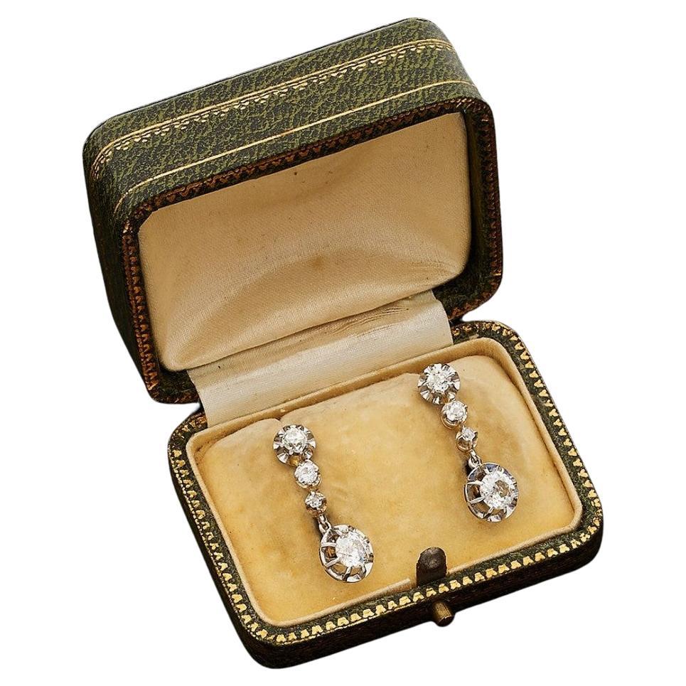 Coppia di orecchini con diamanti di vecchio taglio del 1900 circa