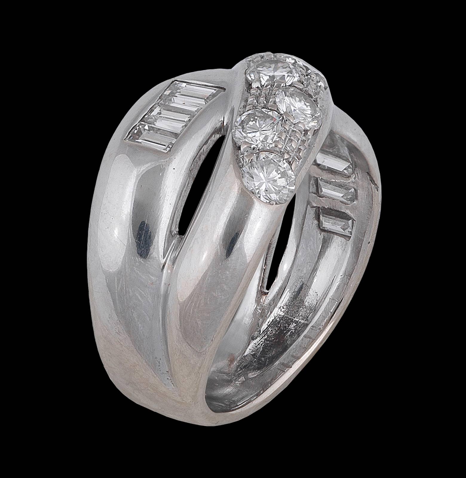 

Crossover design ring with claw-set brilliant and baguette cut diamonds weighing approximately 1.60 cts overall. 

Mounted in 18Kt white gold. 

Size: 6 1/4 

Weight: 9.1 gr
