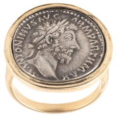 Bague en or avec un denier en argent de l'empereur Marc Aurèle, 161 apr. J.-C. - 180 apr. J.-C.
