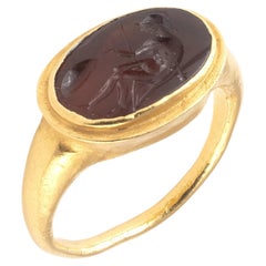 Antiker römischer Goldring mit Amazonen-Intaglio, 2. Jahrhundert n. Chr.