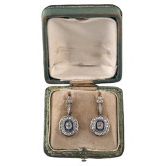 Art-Déco-Ohrringe mit 6 Karat Diamanten im Old Cut und Saphiren in Tropfenform