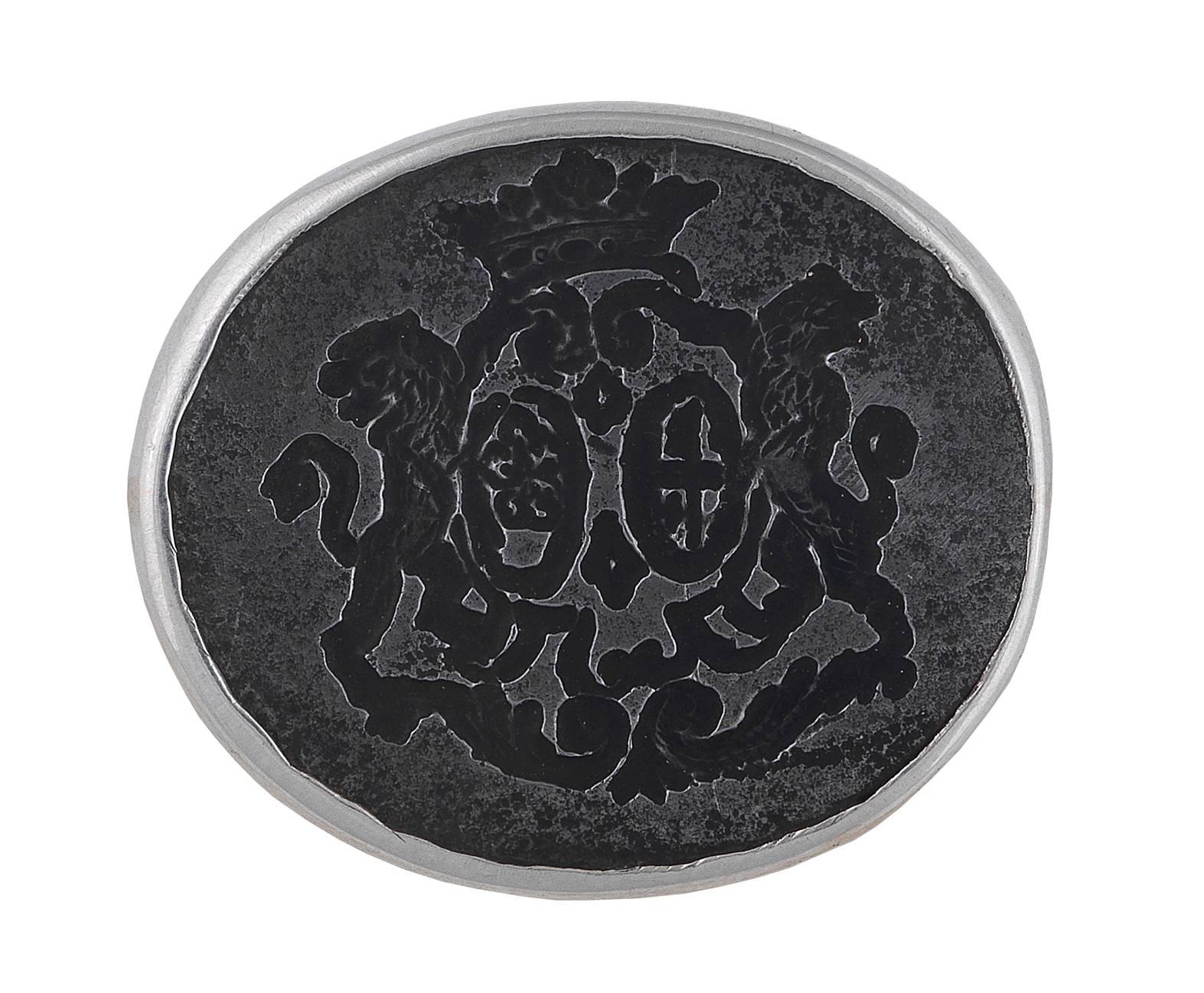 BERNARDO ANTICHITÀ PONTE VECCHIO FLORENCE
The oval plaque depicting two lions rampant lions holding two shield and a crown.

Dimensions of the top: 31 mm high, 27 mm wide 

Mounted in silver 

Weight: 26.3 gr 

Finger size: 9 1/2 