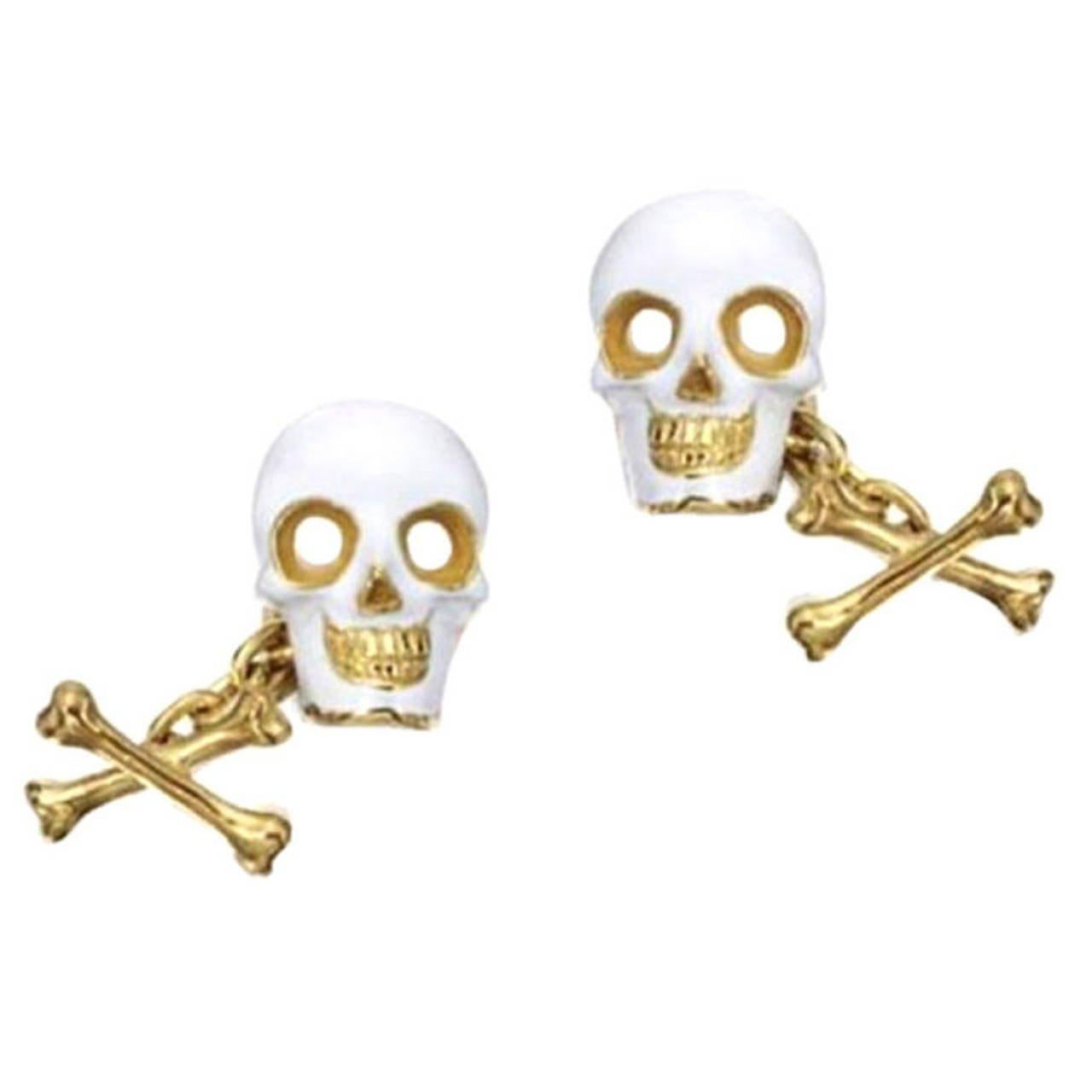 
BERNARDO ANTICHITÀ PONTE VECCHIO FLORENCE
Designed as smiling skulls and crossbones, applied with opaque white enamel. 

Mounted in 18Kt yellow gold

Weight: 24.1 gr