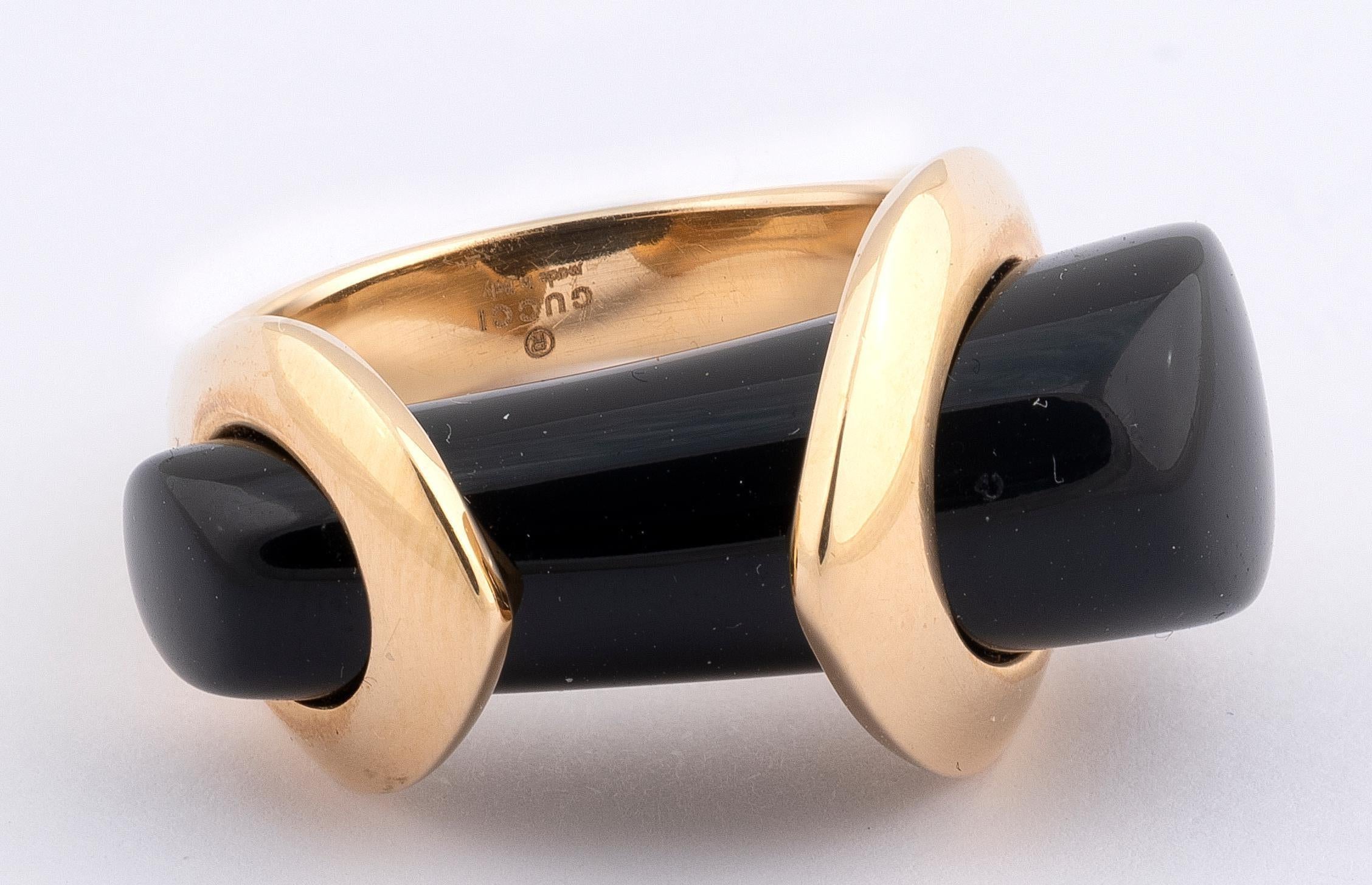 18 Karat Yellow Gold and Onyx Ring by Gucci In Excellent Condition In Firenze, IT