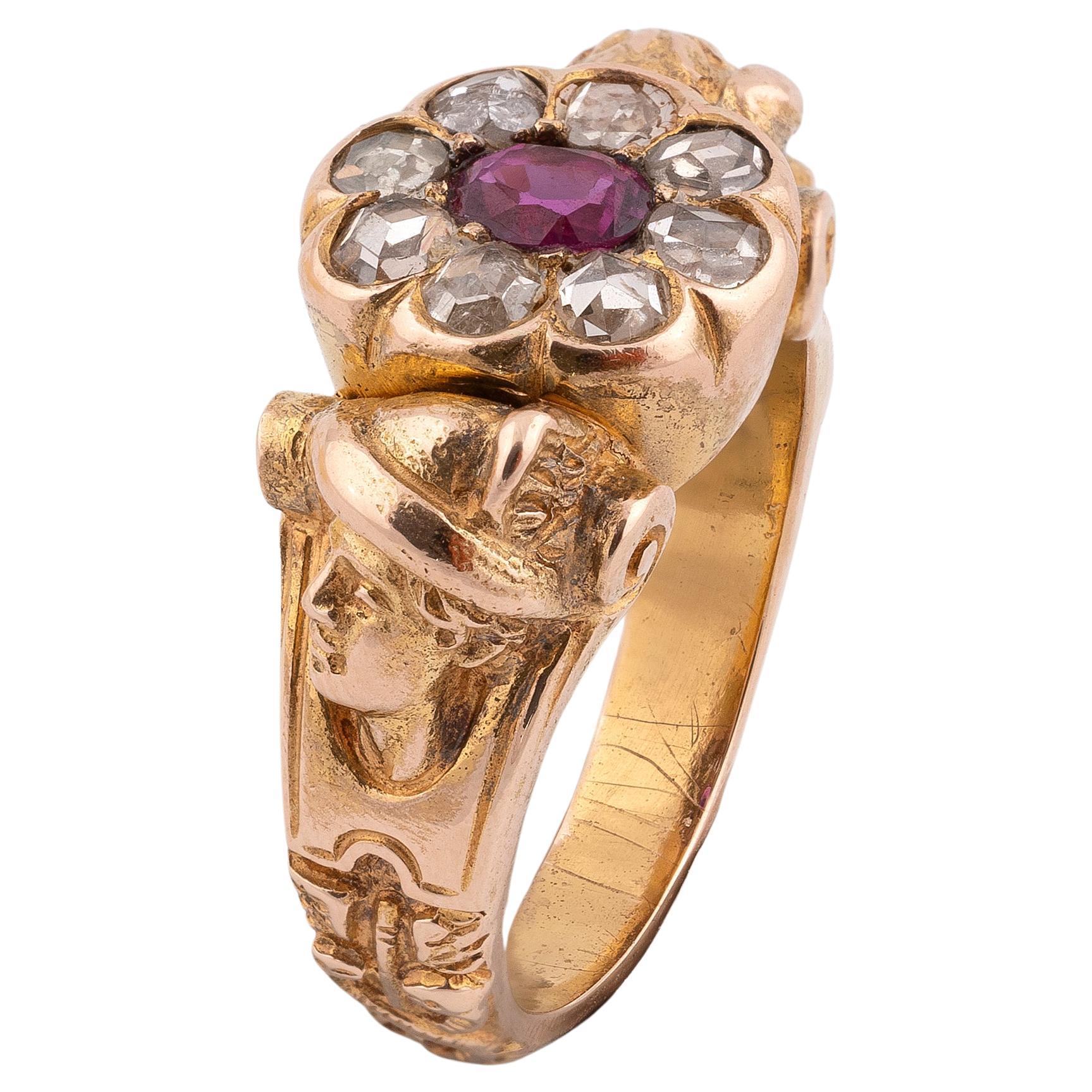 
La grappe de rubis et de diamants roses est montée sur un anneau modelé comme deux Mercure et caducée opposés.
Taille : 7
Poids : 14gr.