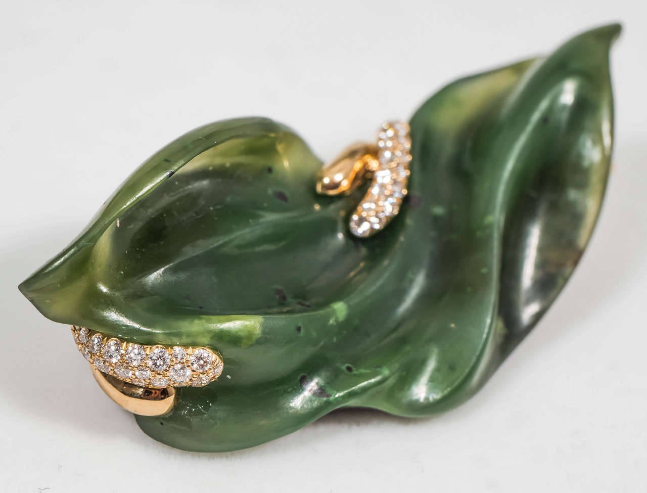 Women's Naomi Sarna Hand-Carved Nephrite Jade Diamond Gold Brooch For Sale