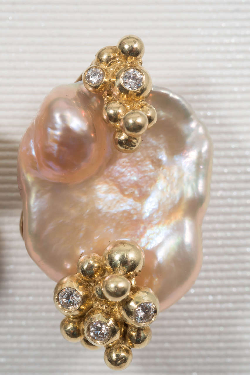 Naomi Sarna Pearl Diamond Gold Earrings In New Condition For Sale In New York, NY