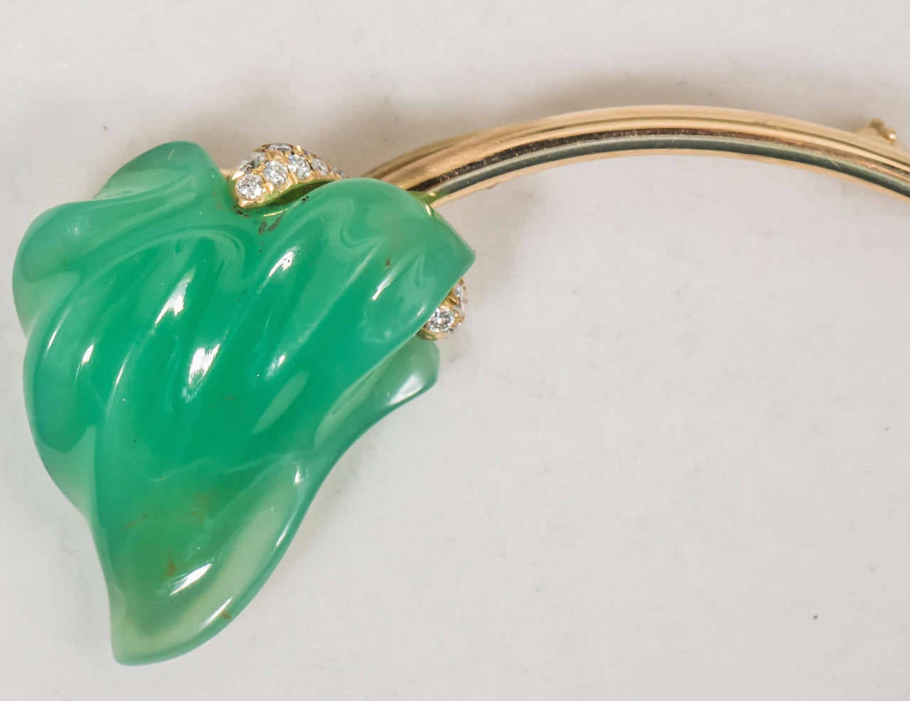 Naomi Sarna Carved Chrysoprase Diamond Gold Flower Pin For Sale 3