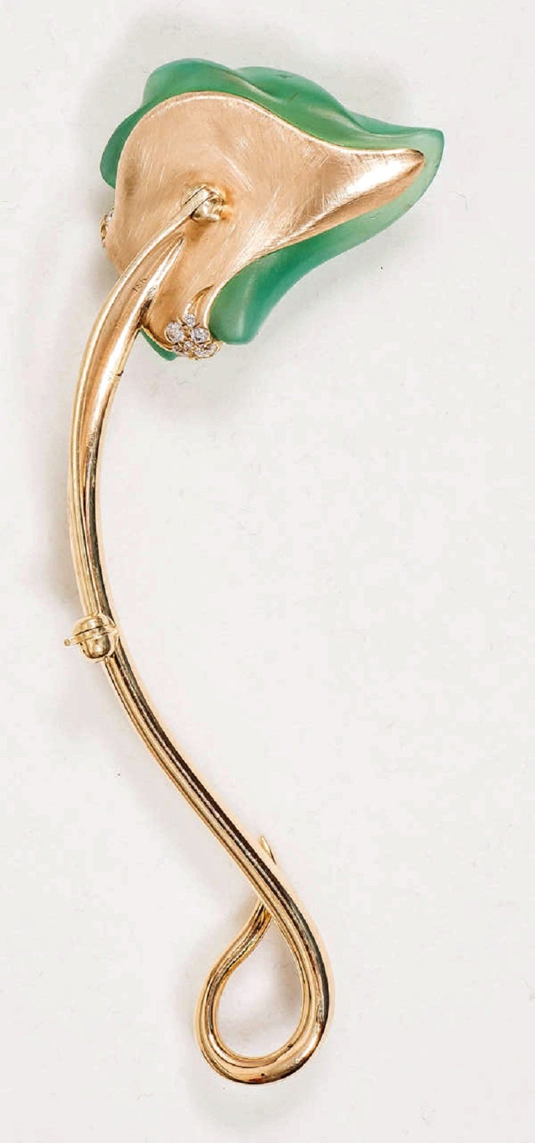 Naomi Sarna Carved Chrysoprase Diamond Gold Flower Pin For Sale 4