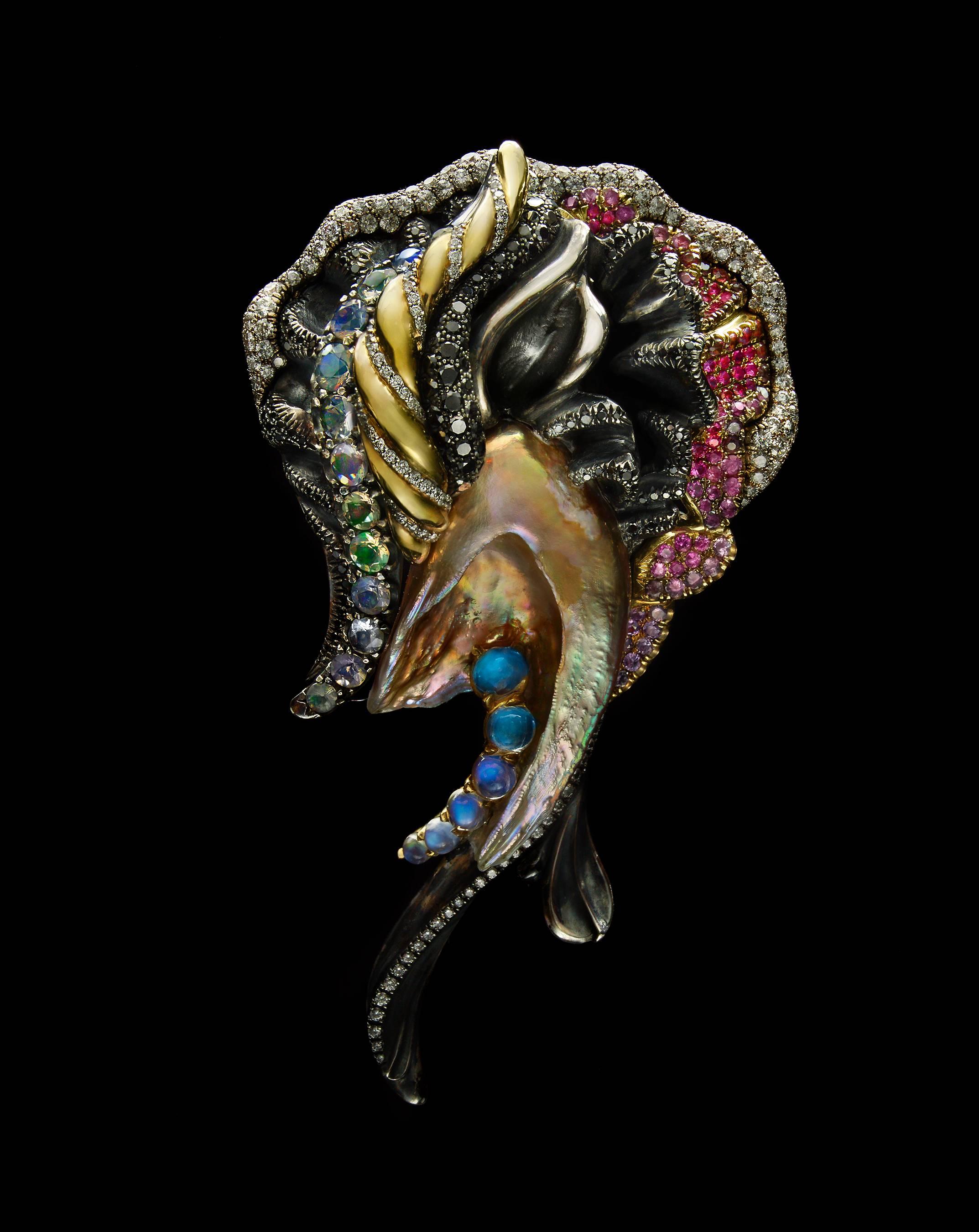 Naomi Sarna Queen of the Sea Brooch In New Condition For Sale In New York, NY